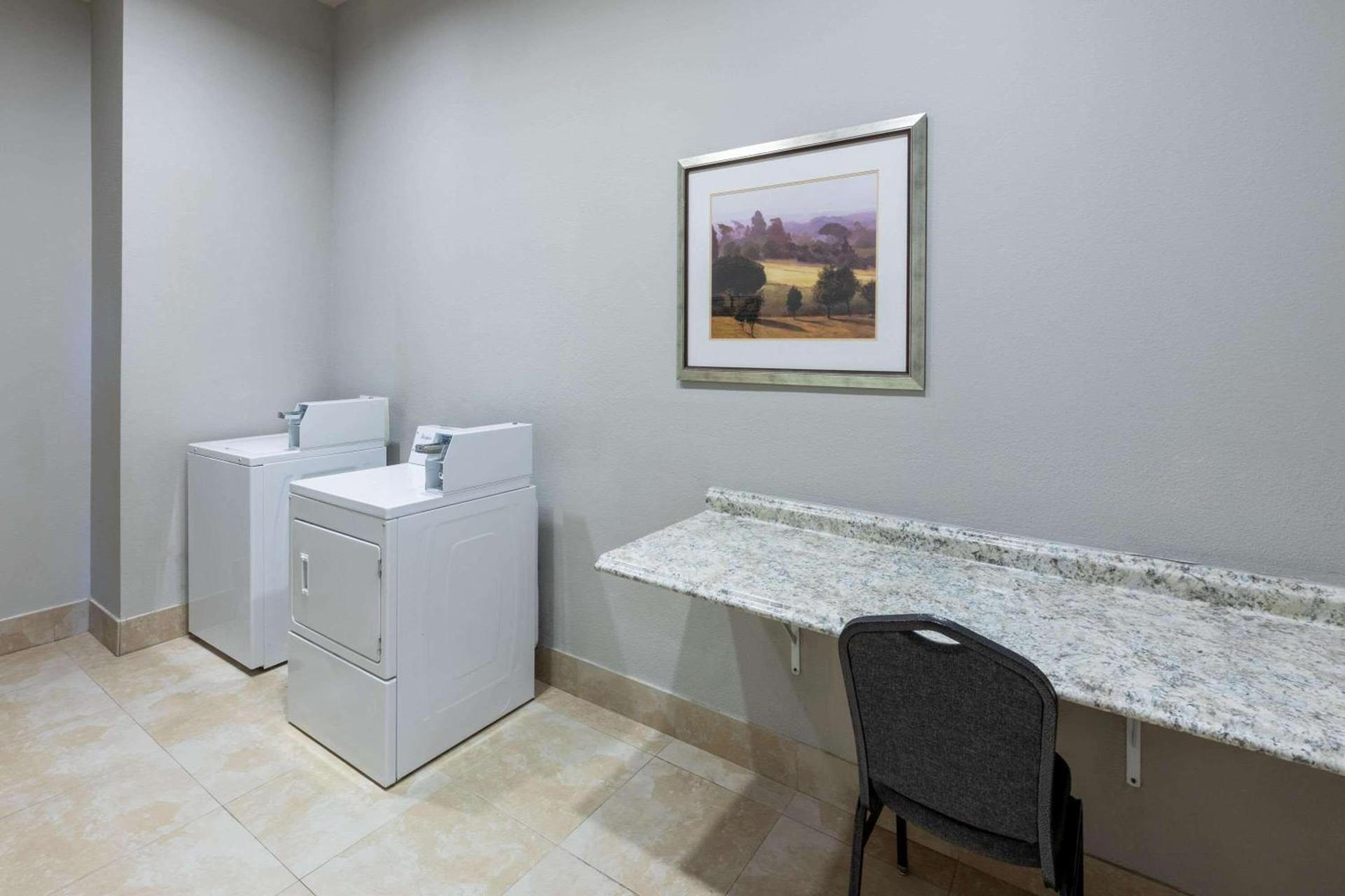 La Quinta by Wyndham Fort Worth - Lake Worth photo 74