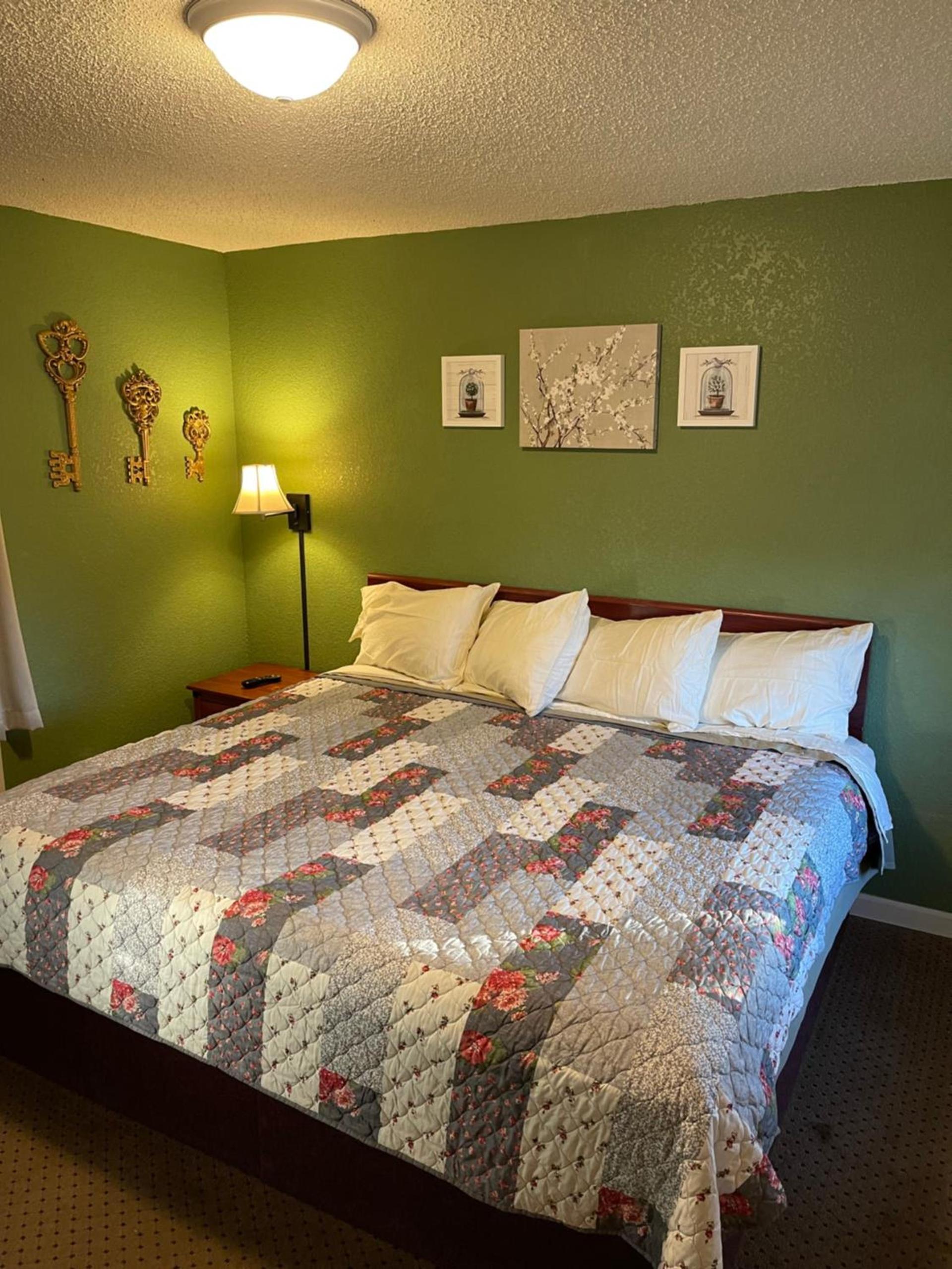 Highland Court Motel photo 15