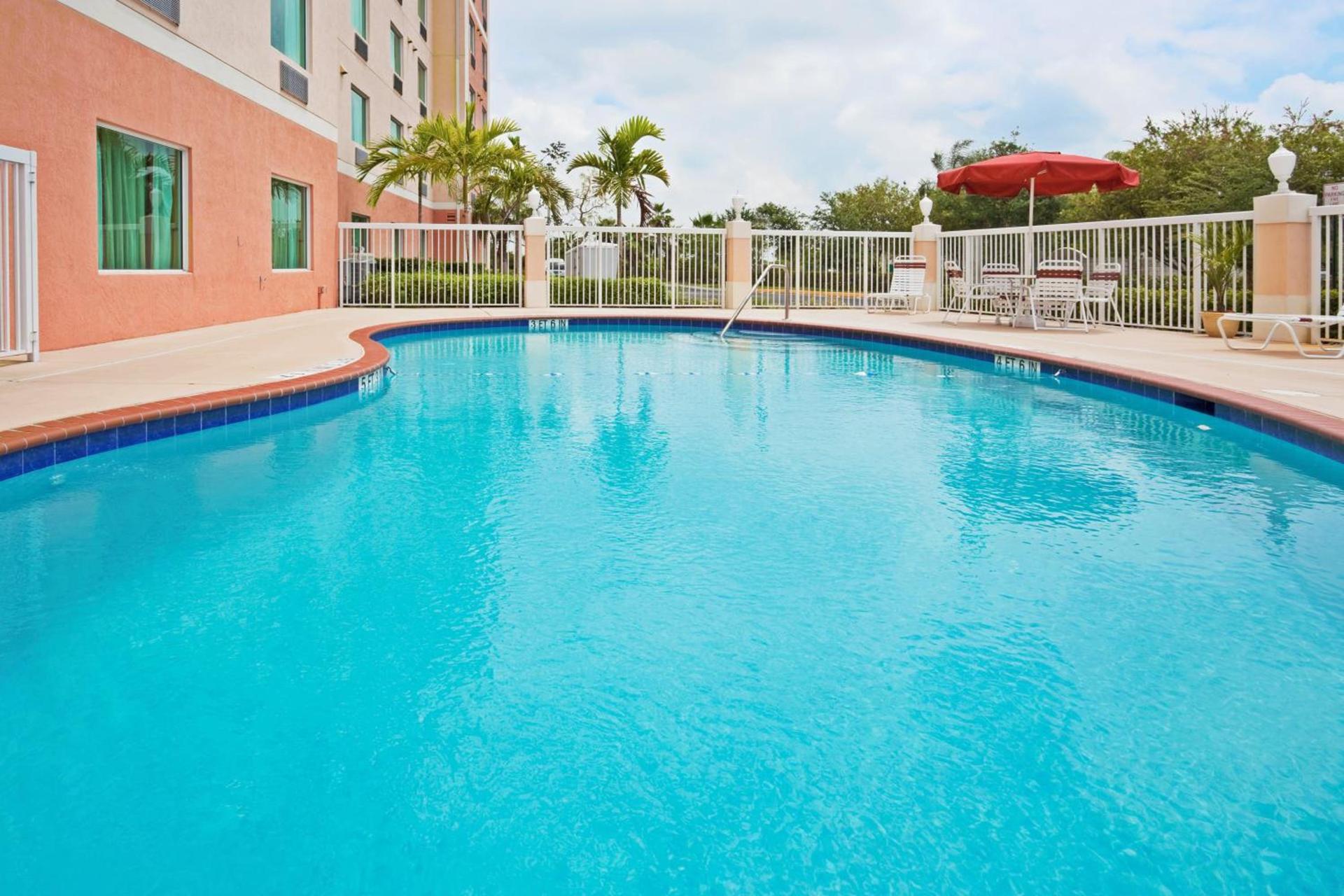 Holiday Inn Express & Suites Pembroke Pines-Sheridan St by IHG photo 67