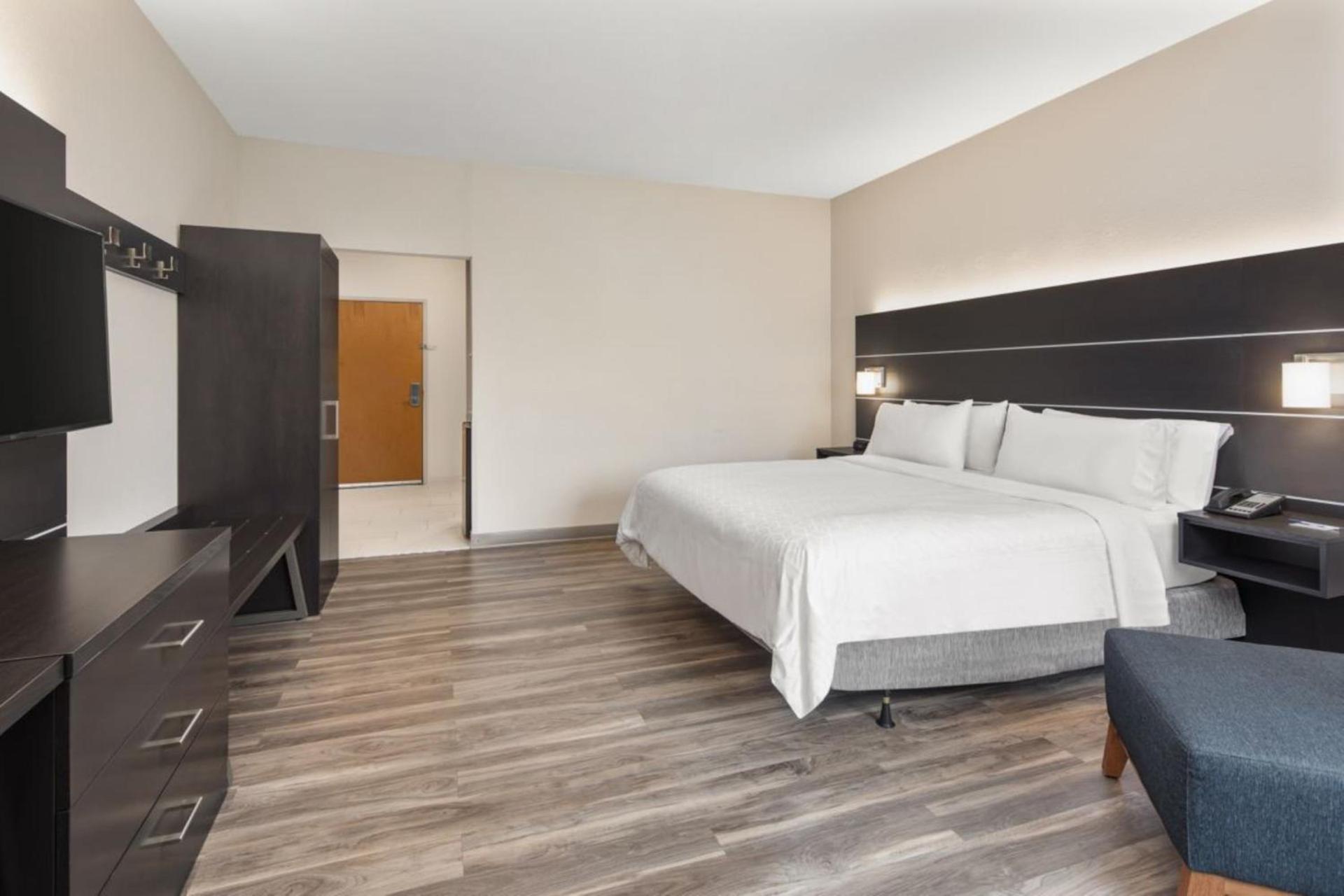 Holiday Inn Express & Suites Pembroke Pines-Sheridan St by IHG photo 40