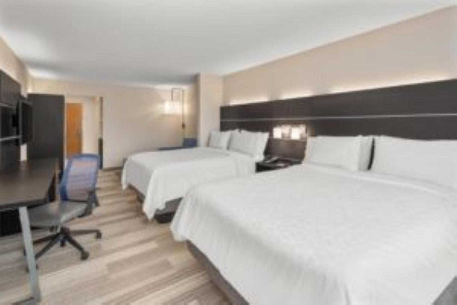 Holiday Inn Express & Suites Pembroke Pines-Sheridan St by IHG photo 38