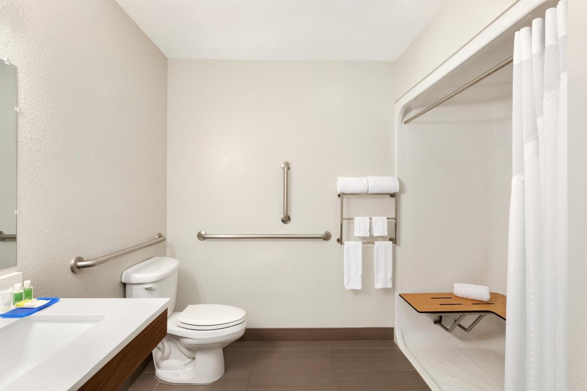 Holiday Inn Express & Suites Pembroke Pines-Sheridan St by IHG photo 47