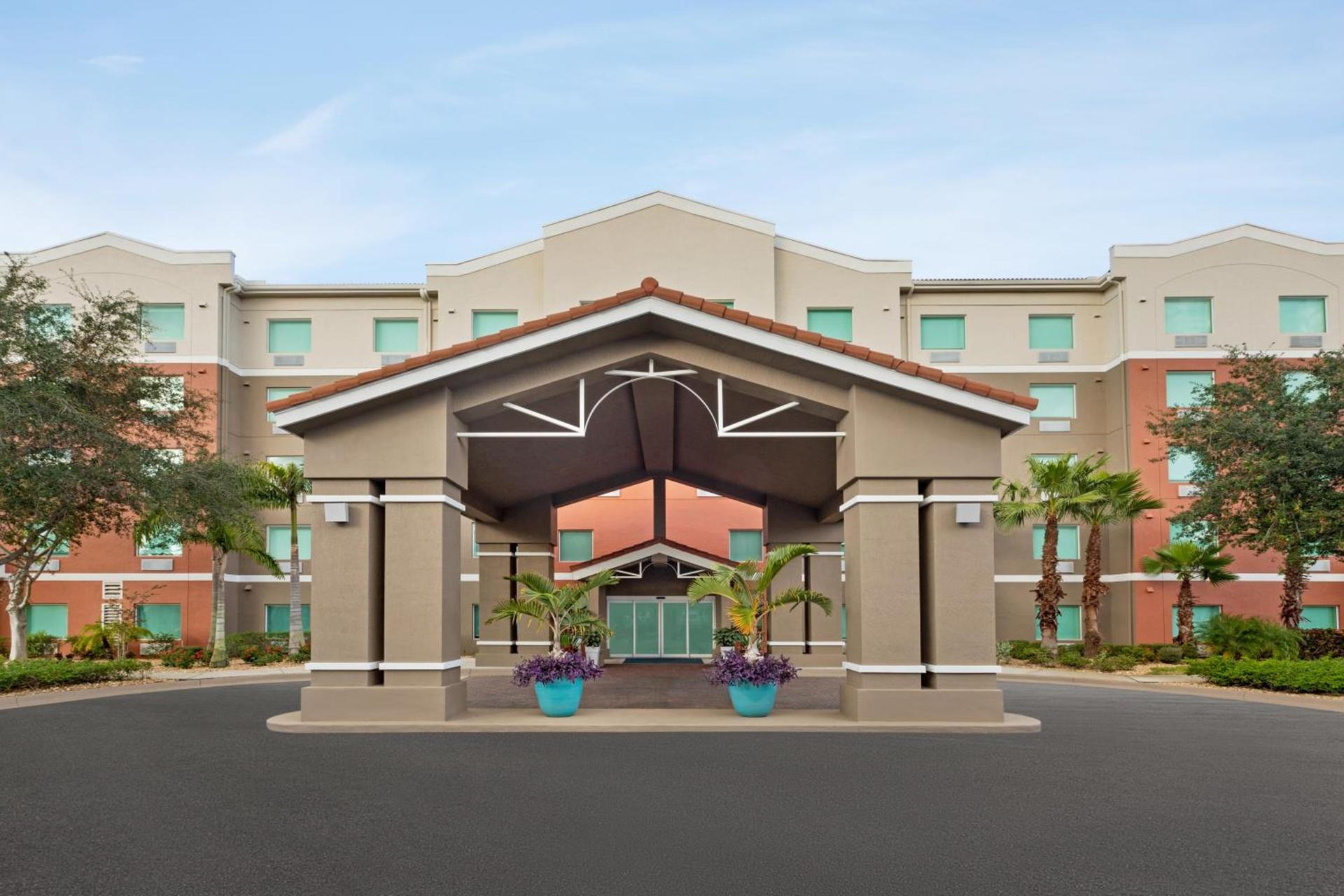 Holiday Inn Express & Suites Pembroke Pines-Sheridan St by IHG photo 65