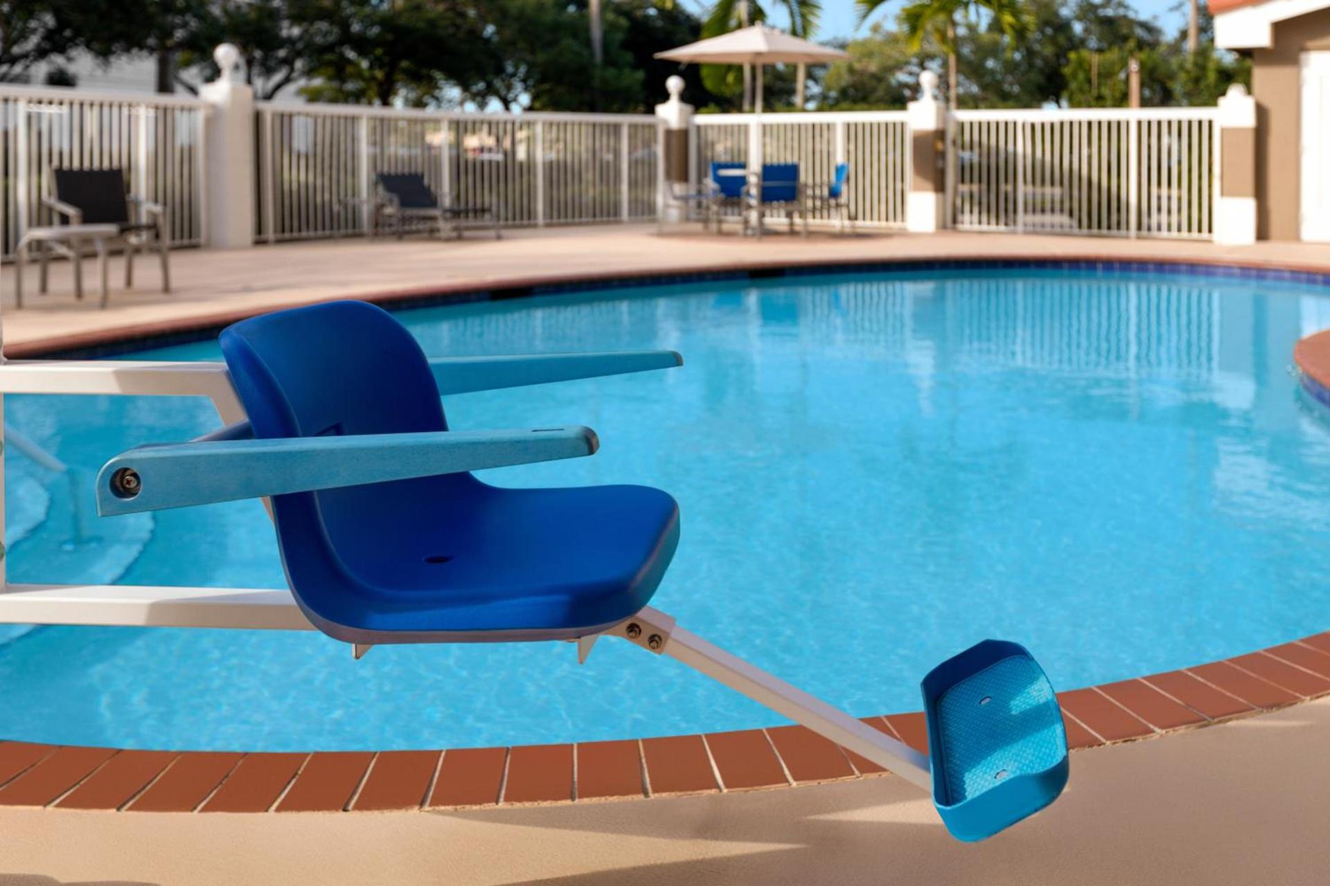 Holiday Inn Express & Suites Pembroke Pines-Sheridan St by IHG photo 55