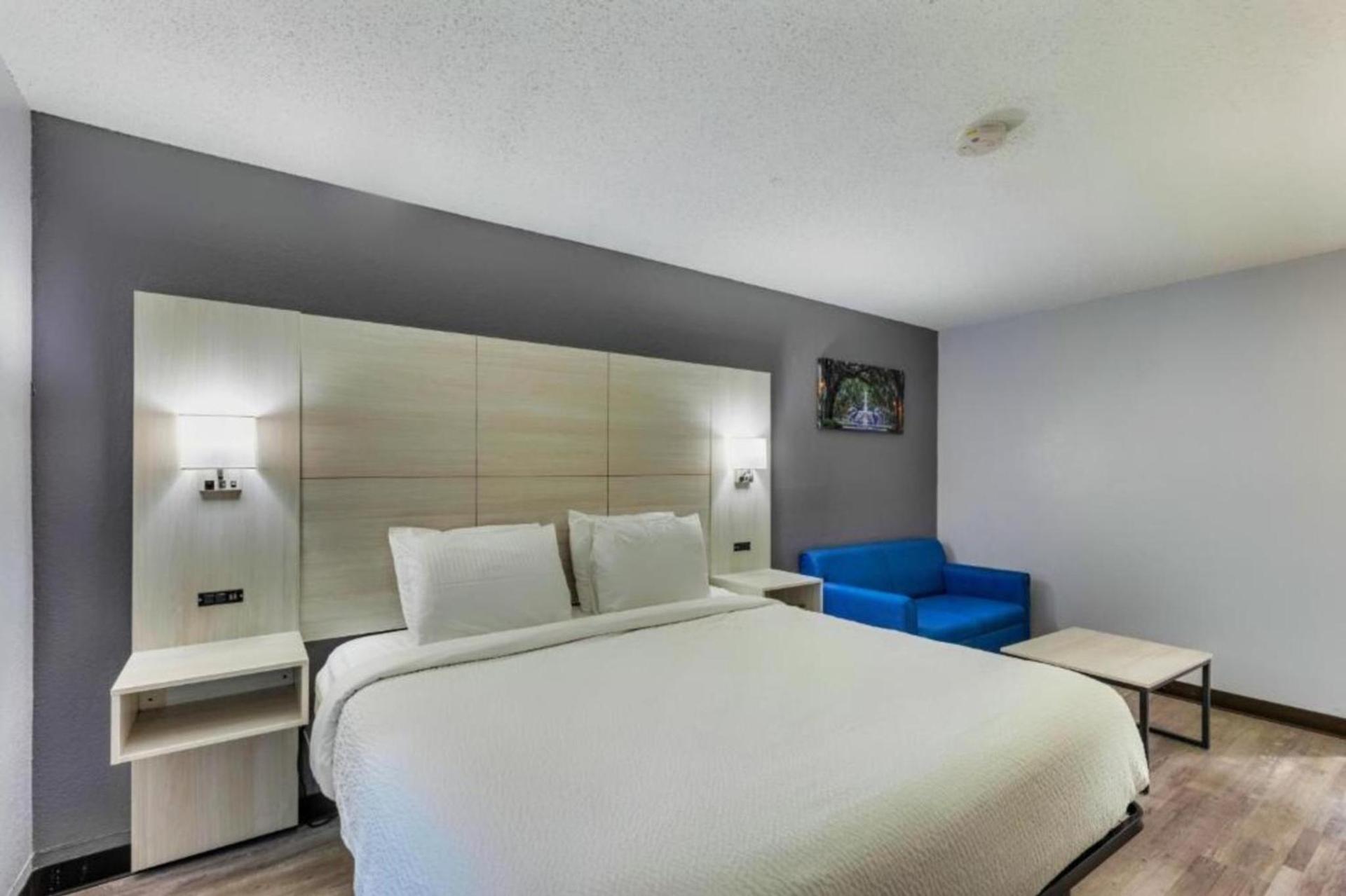 Days Inn by Wyndham Savannah Gateway I-95 photo 52