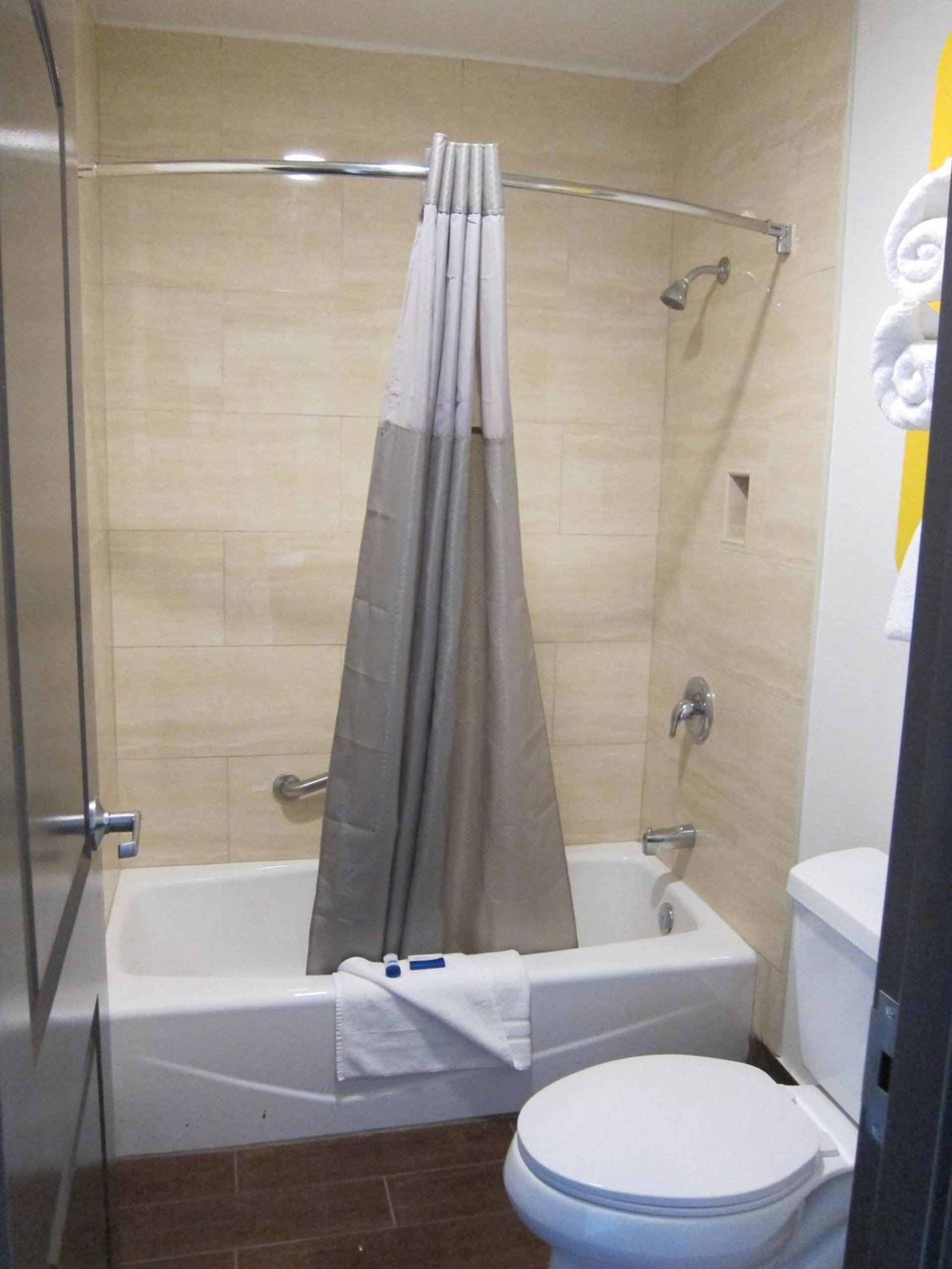 Motel 6-Oceanside, CA, Marina photo 23