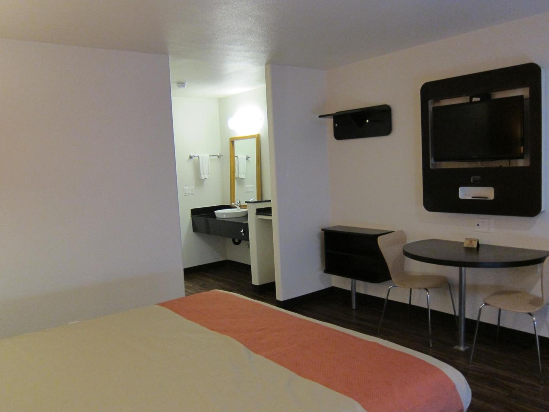 Motel 6-Oceanside, CA, Marina photo 20