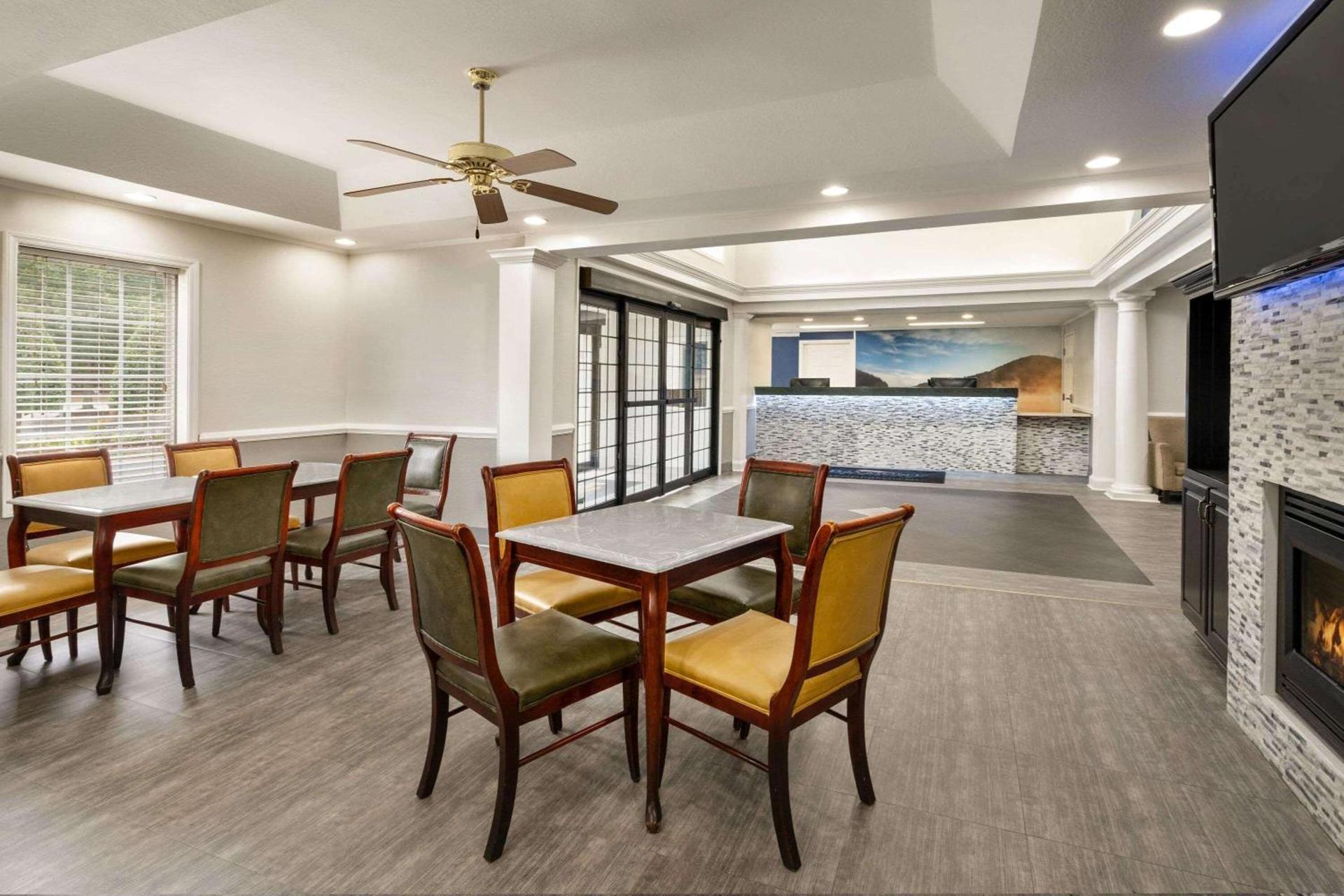 Baymont by Wyndham Henderson Oxford photo 13