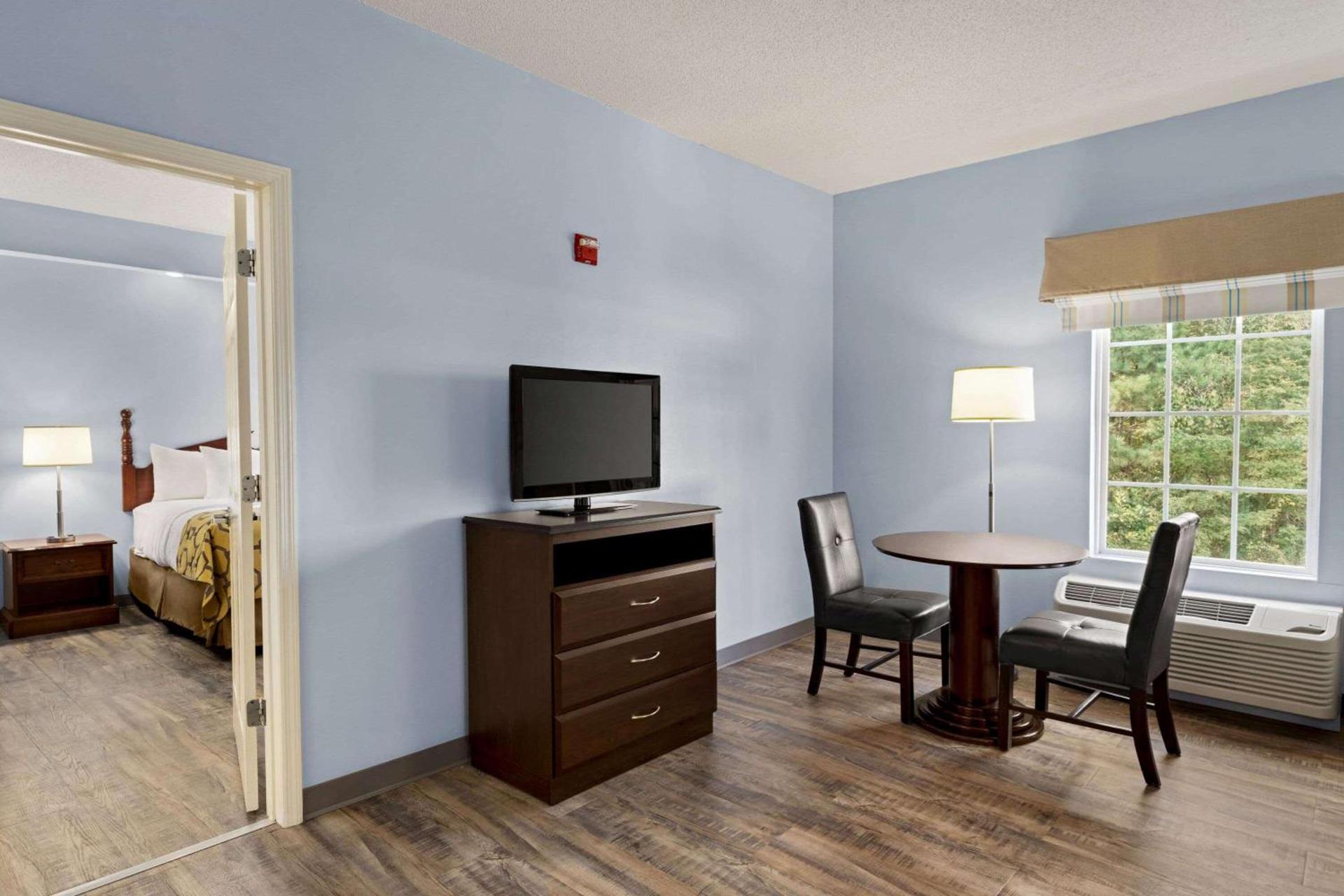 Baymont by Wyndham Henderson Oxford photo 21