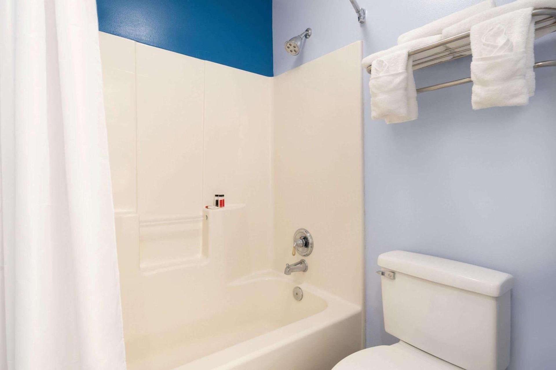 Baymont by Wyndham Henderson Oxford photo 3
