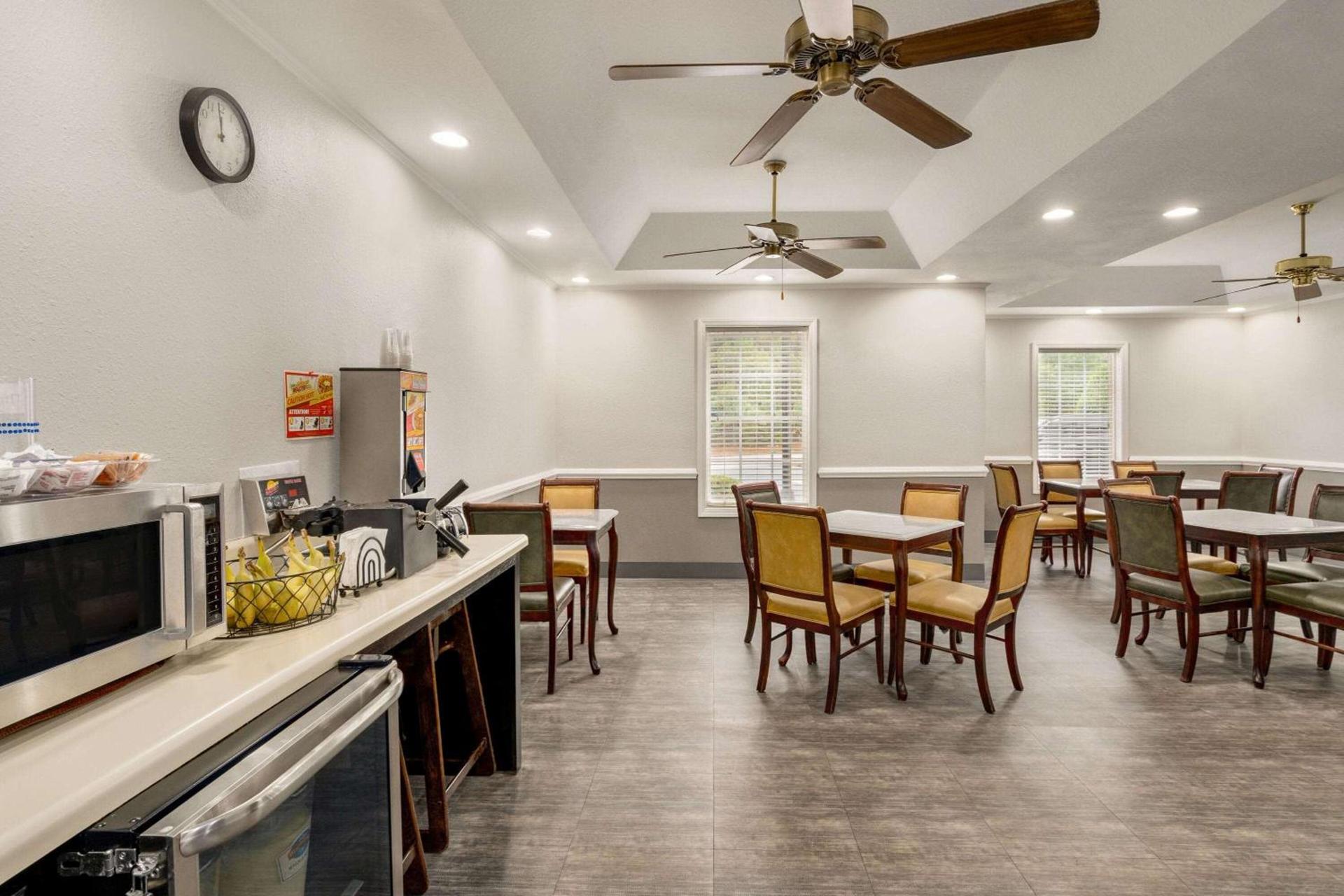 Baymont by Wyndham Henderson Oxford photo 6