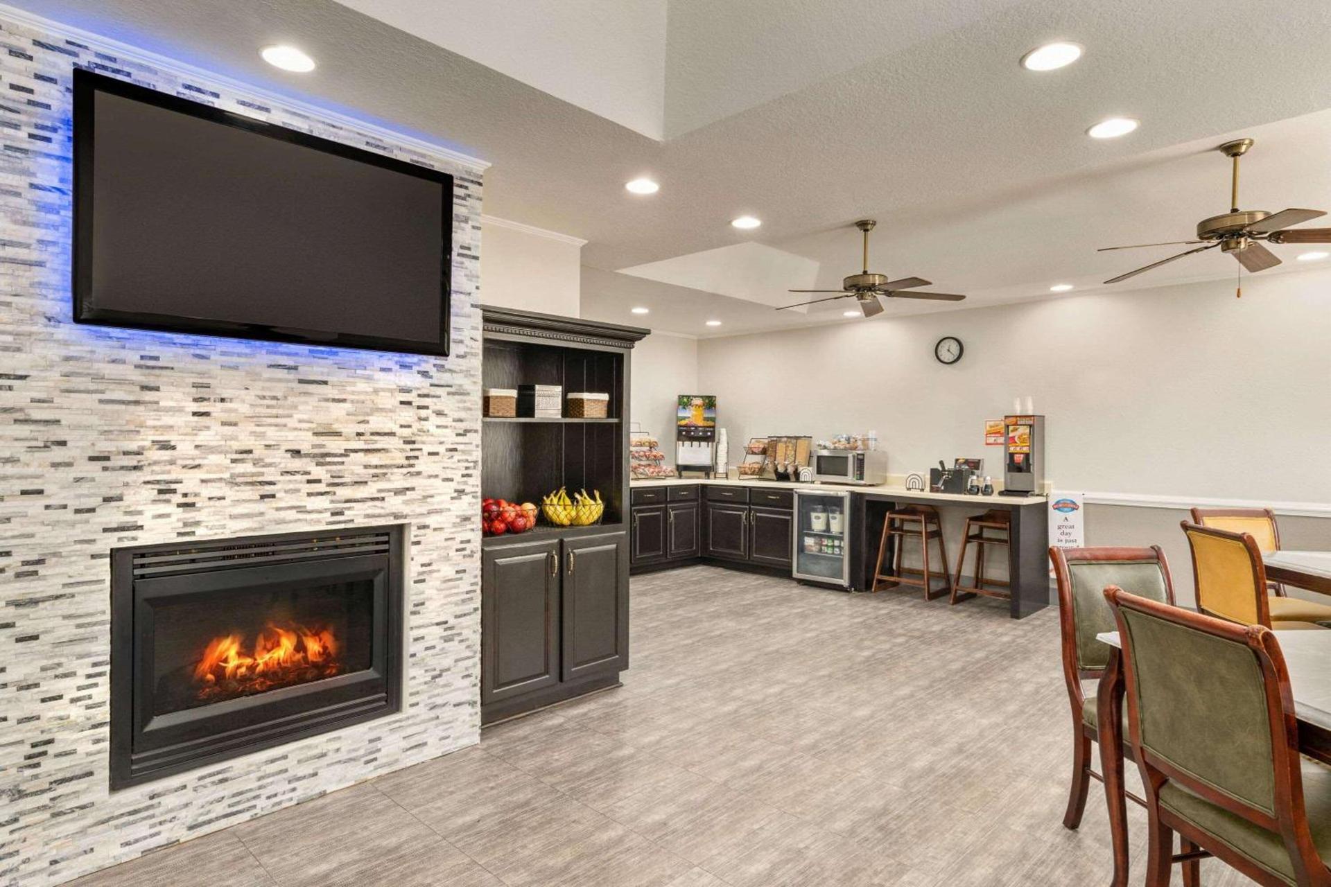 Baymont by Wyndham Henderson Oxford photo 7