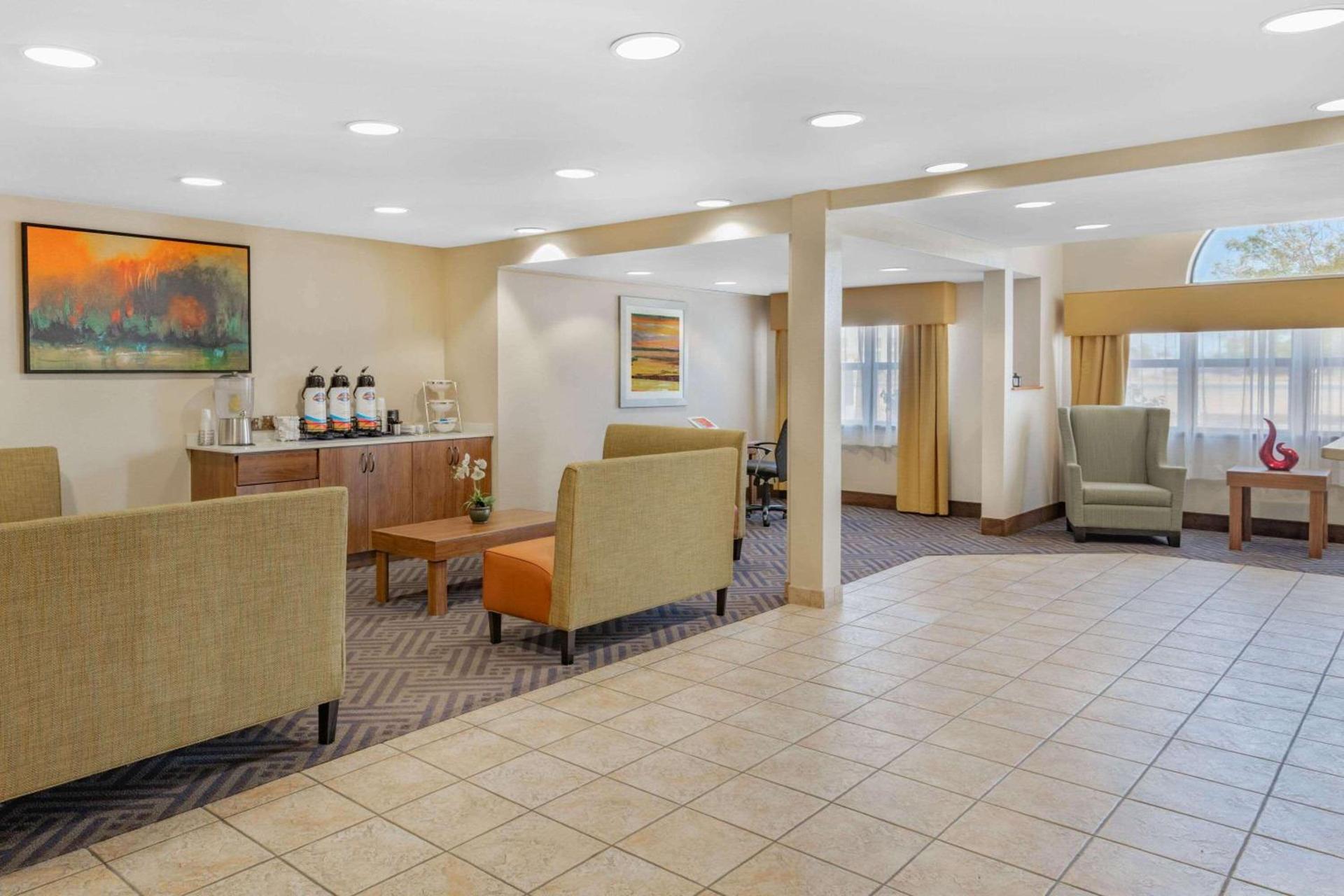 Baymont by Wyndham Farmington photo 2