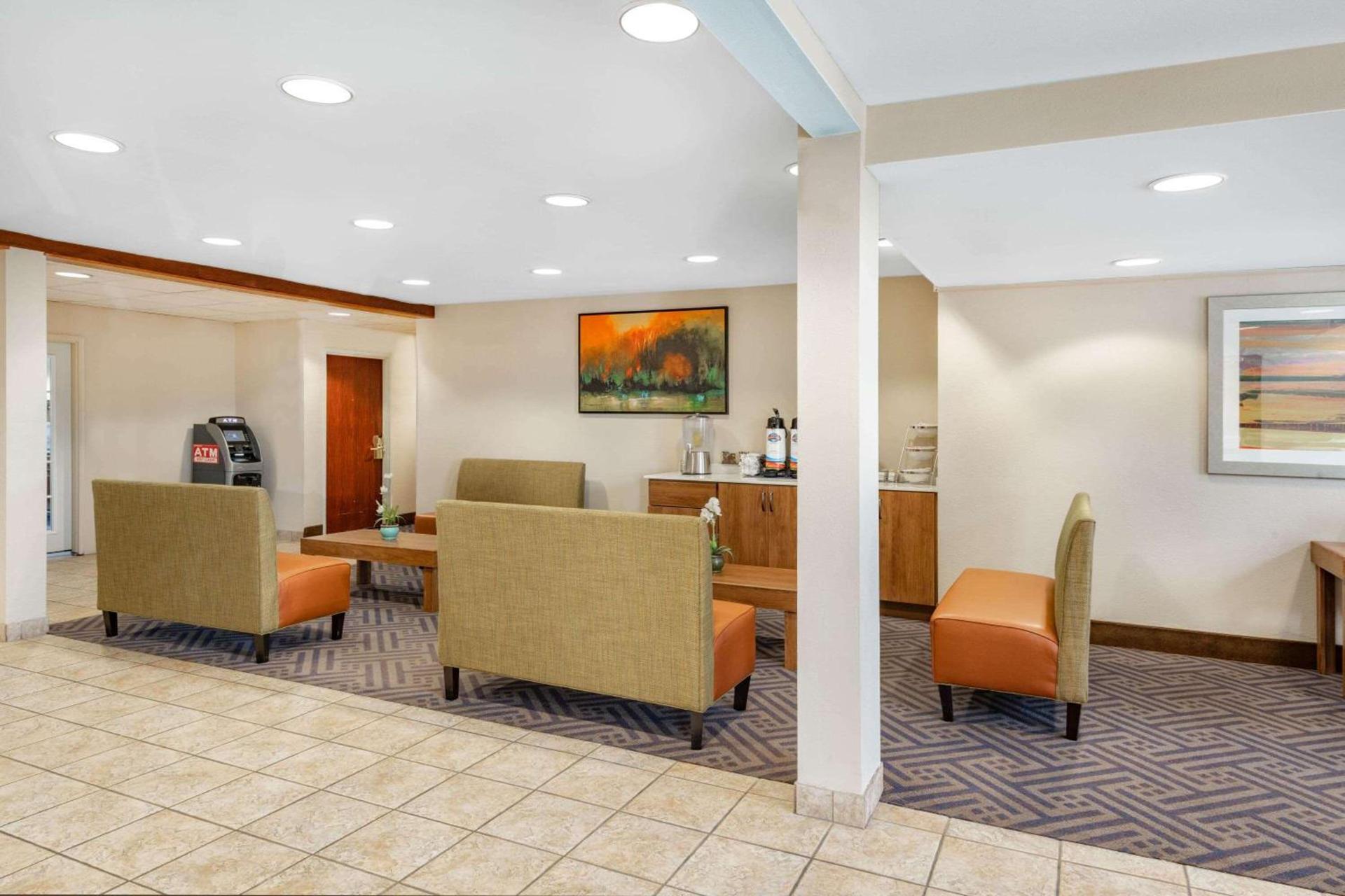 Baymont by Wyndham Farmington photo 3