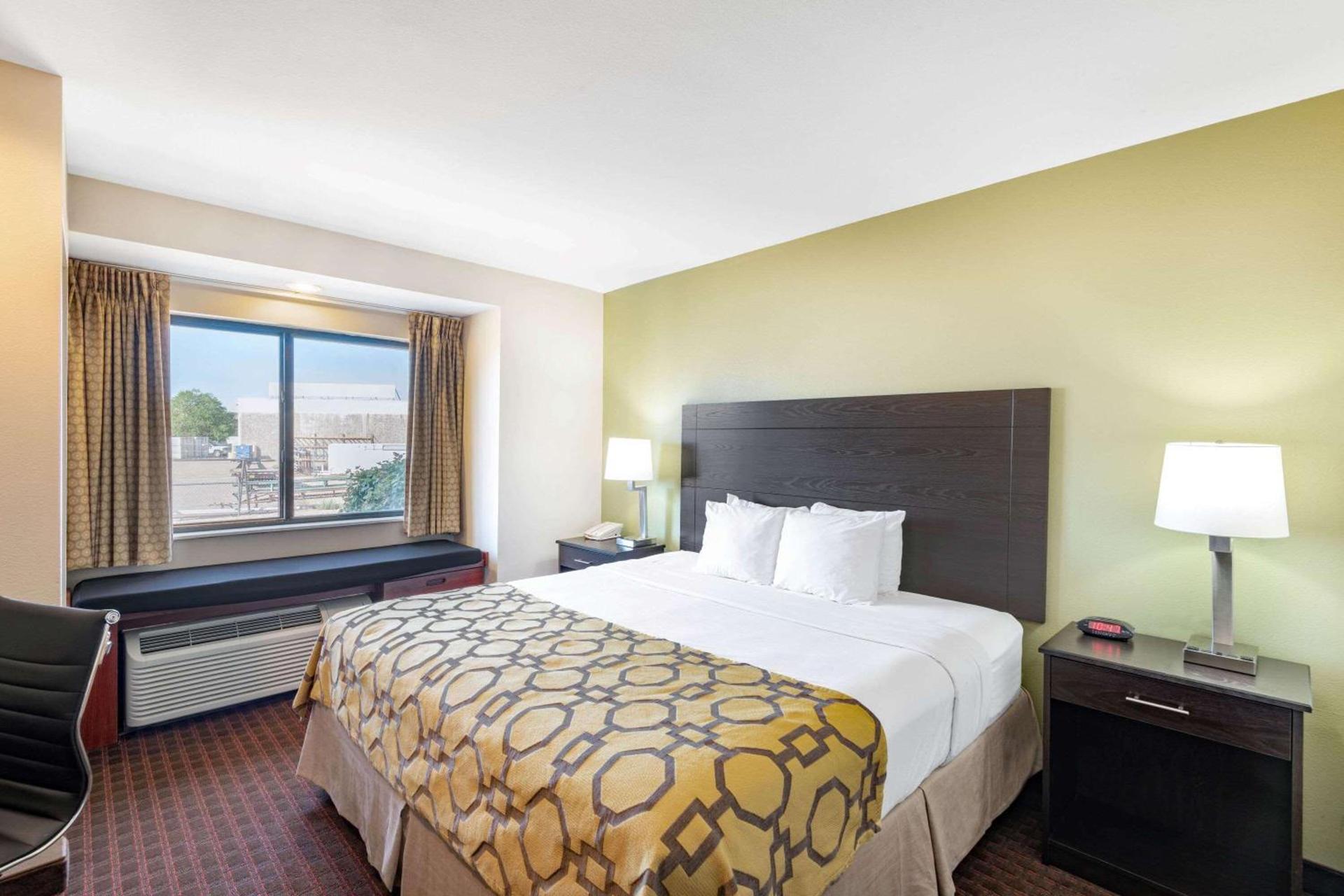 Baymont by Wyndham Farmington photo 8