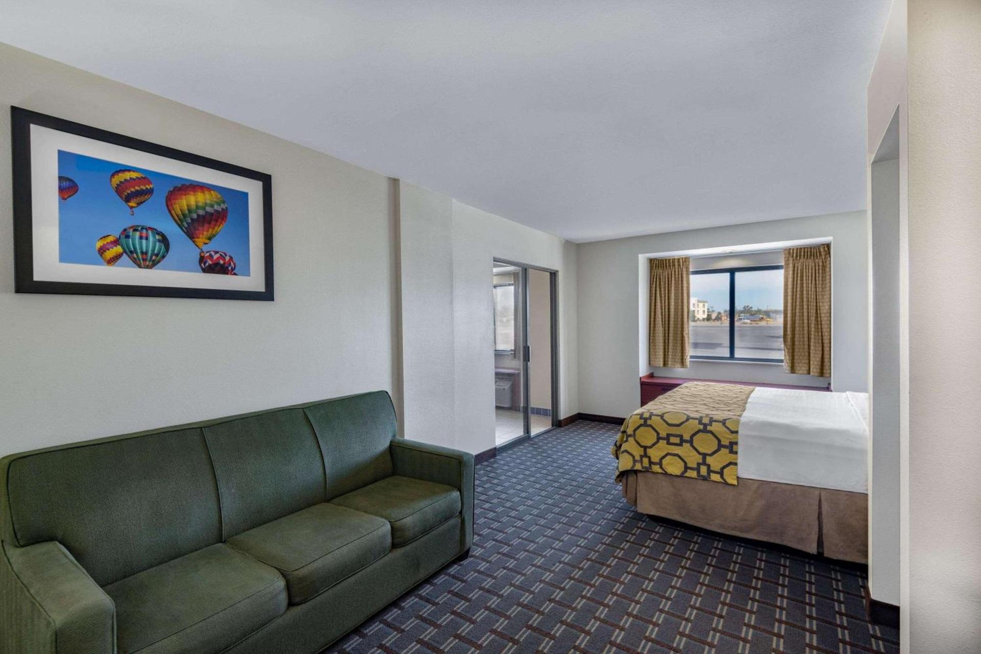 Baymont by Wyndham Farmington photo 17