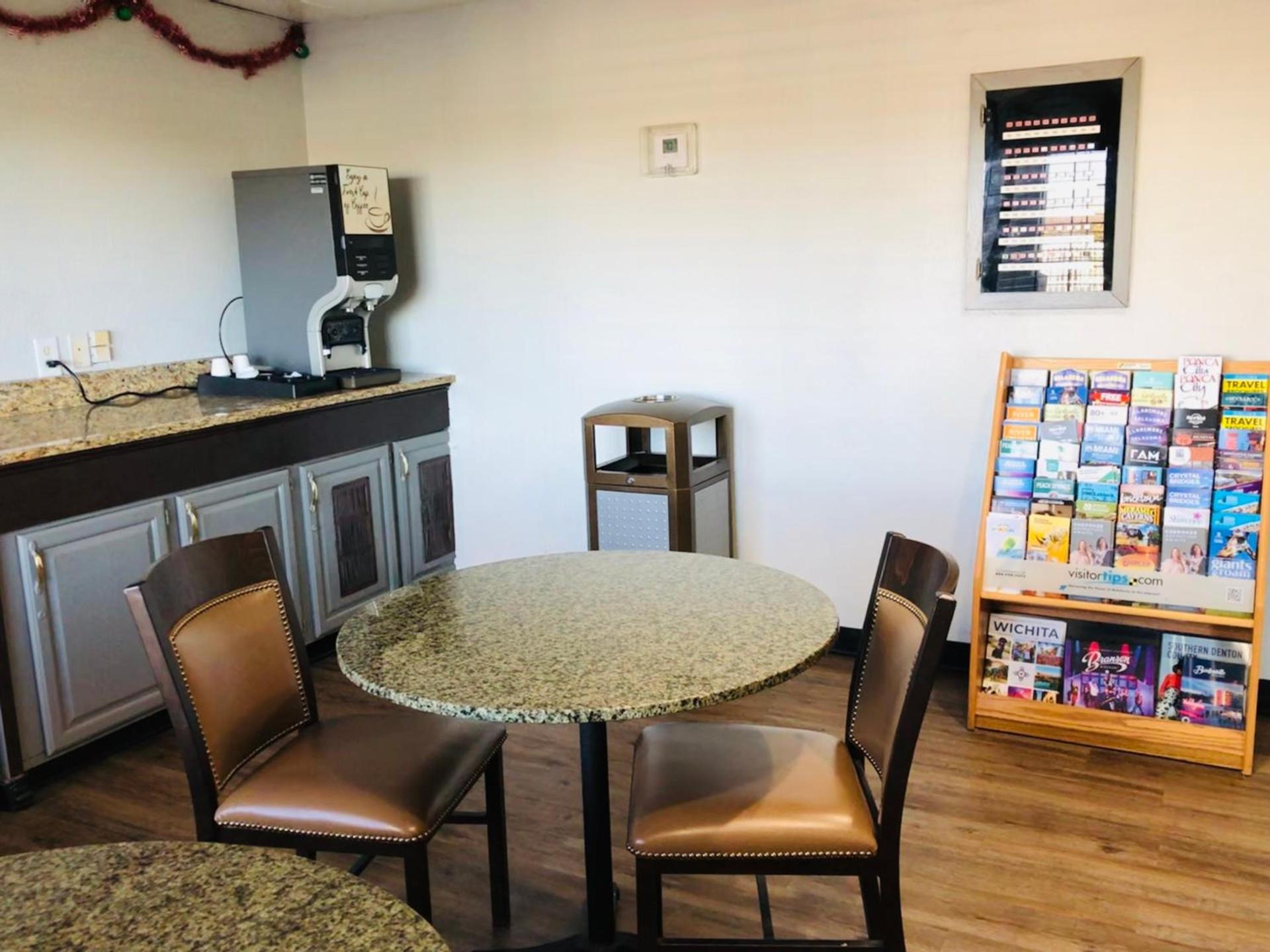 Motel 6 Tulsa, OK Airport photo 35