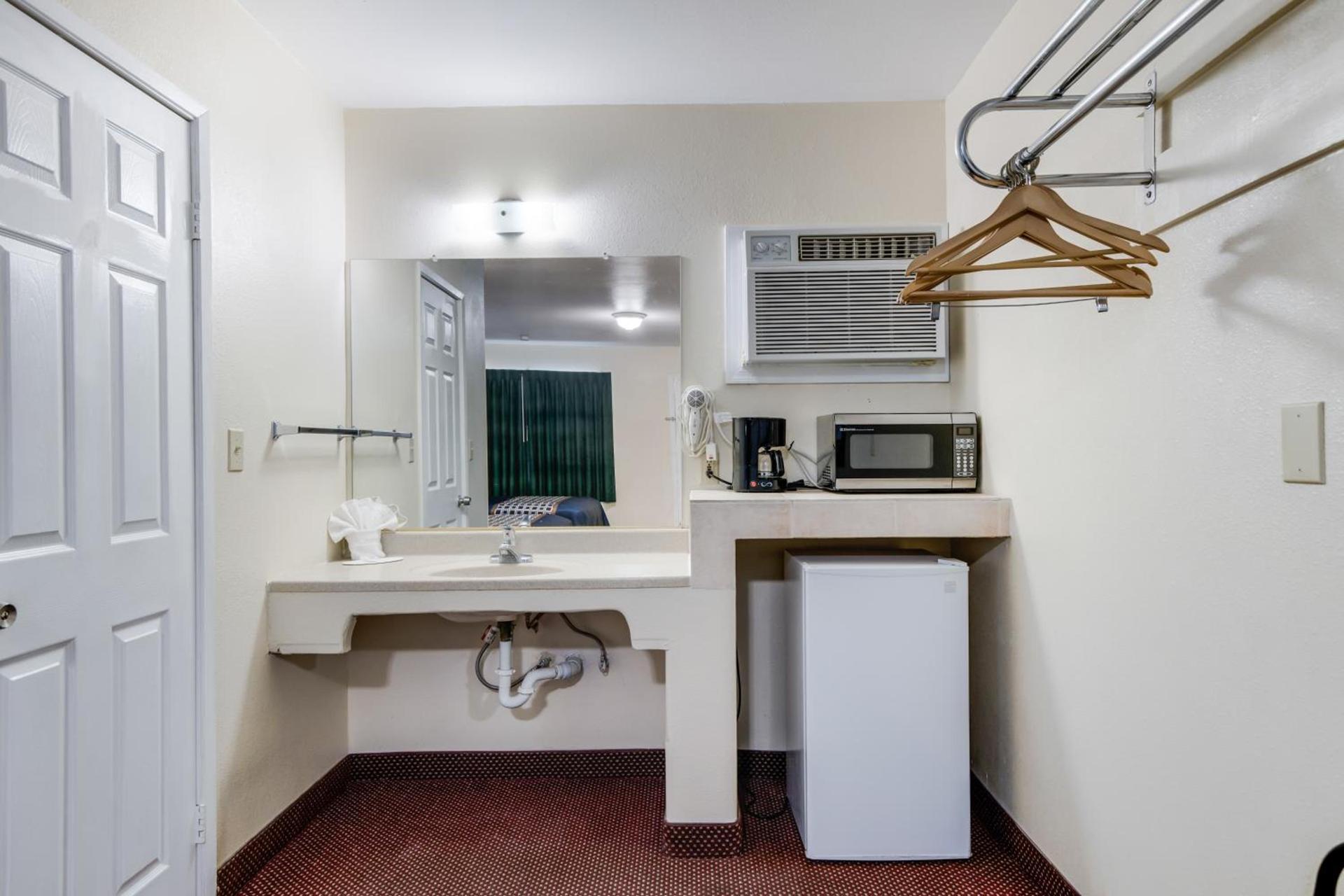 Rodeway Inn & Suites Blythe I-10 photo 28