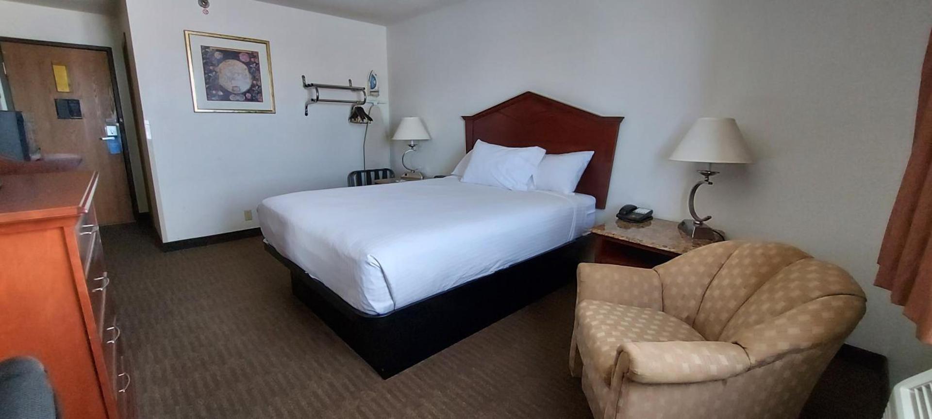Days Inn by Wyndham Willmar photo 17