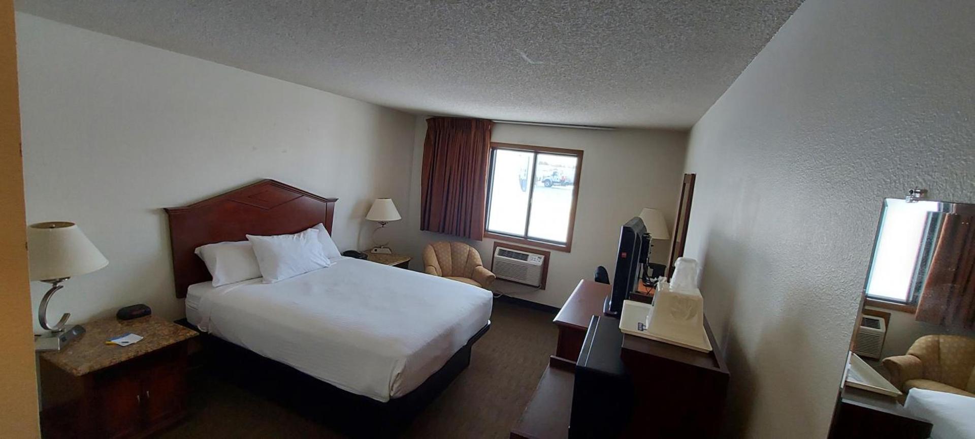 Days Inn by Wyndham Willmar photo 30