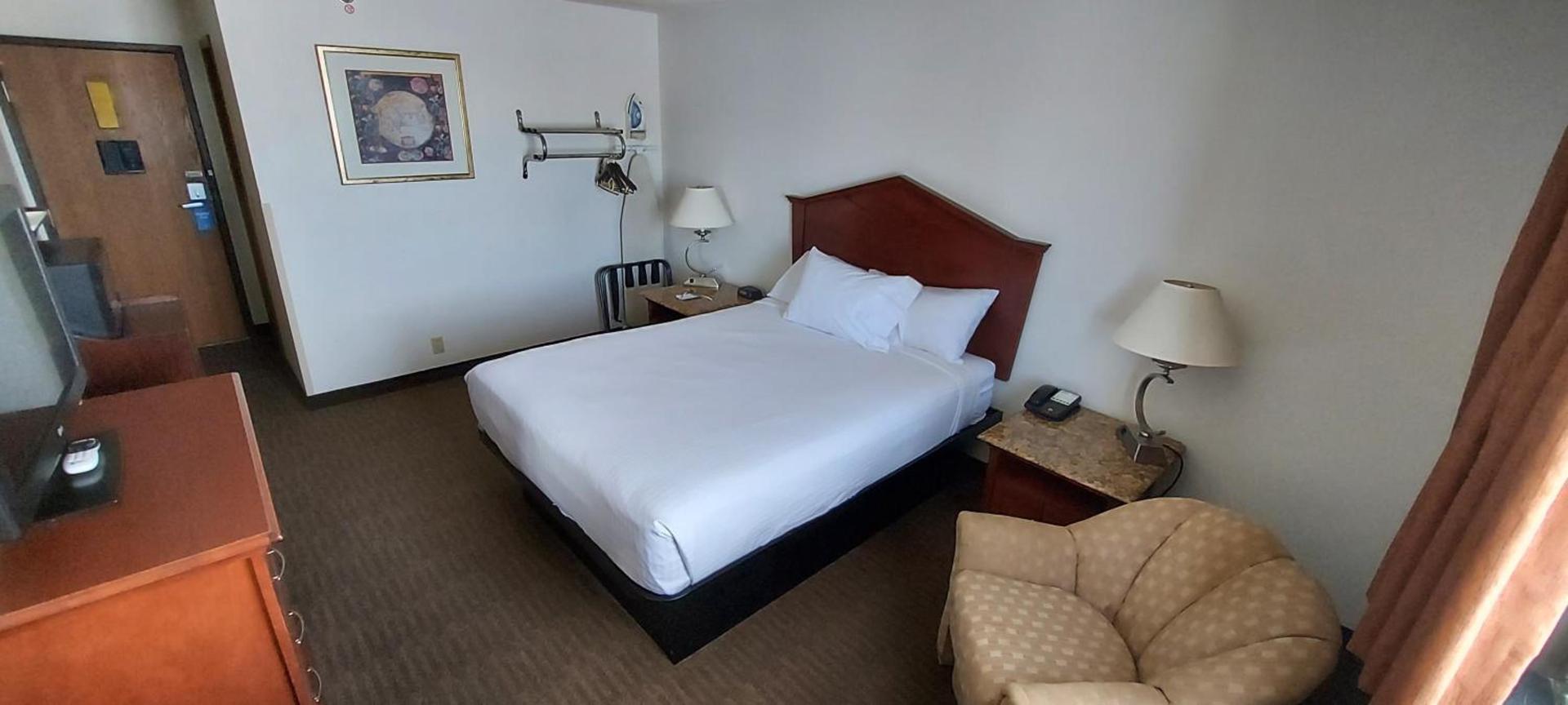 Days Inn by Wyndham Willmar photo 21