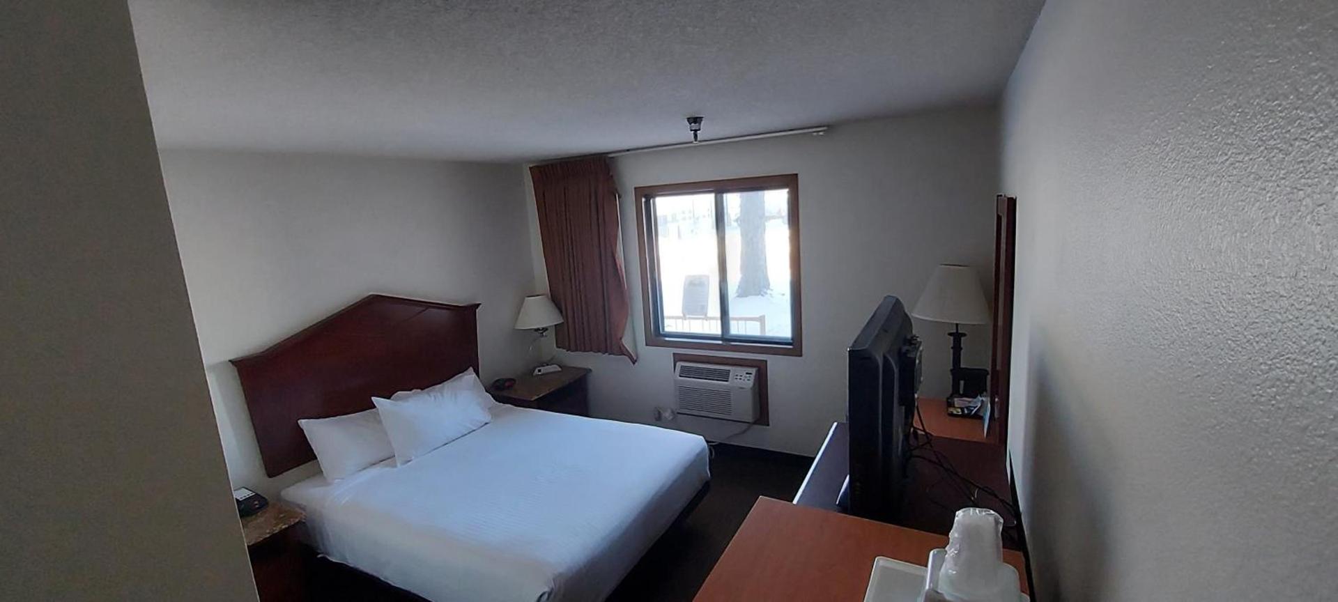 Days Inn by Wyndham Willmar photo 33