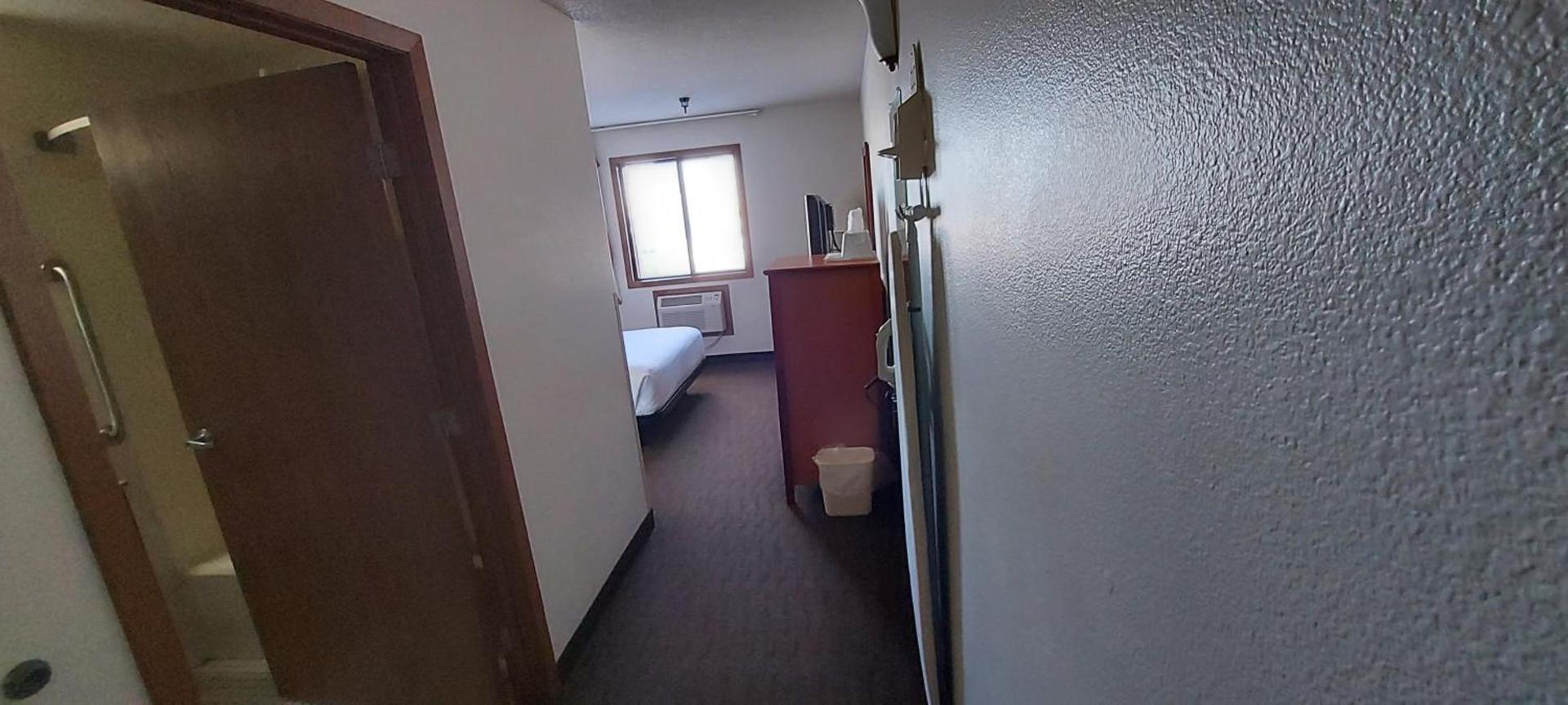 Days Inn by Wyndham Willmar photo 34