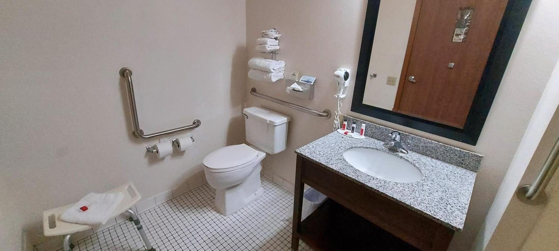 Days Inn by Wyndham Willmar photo 36
