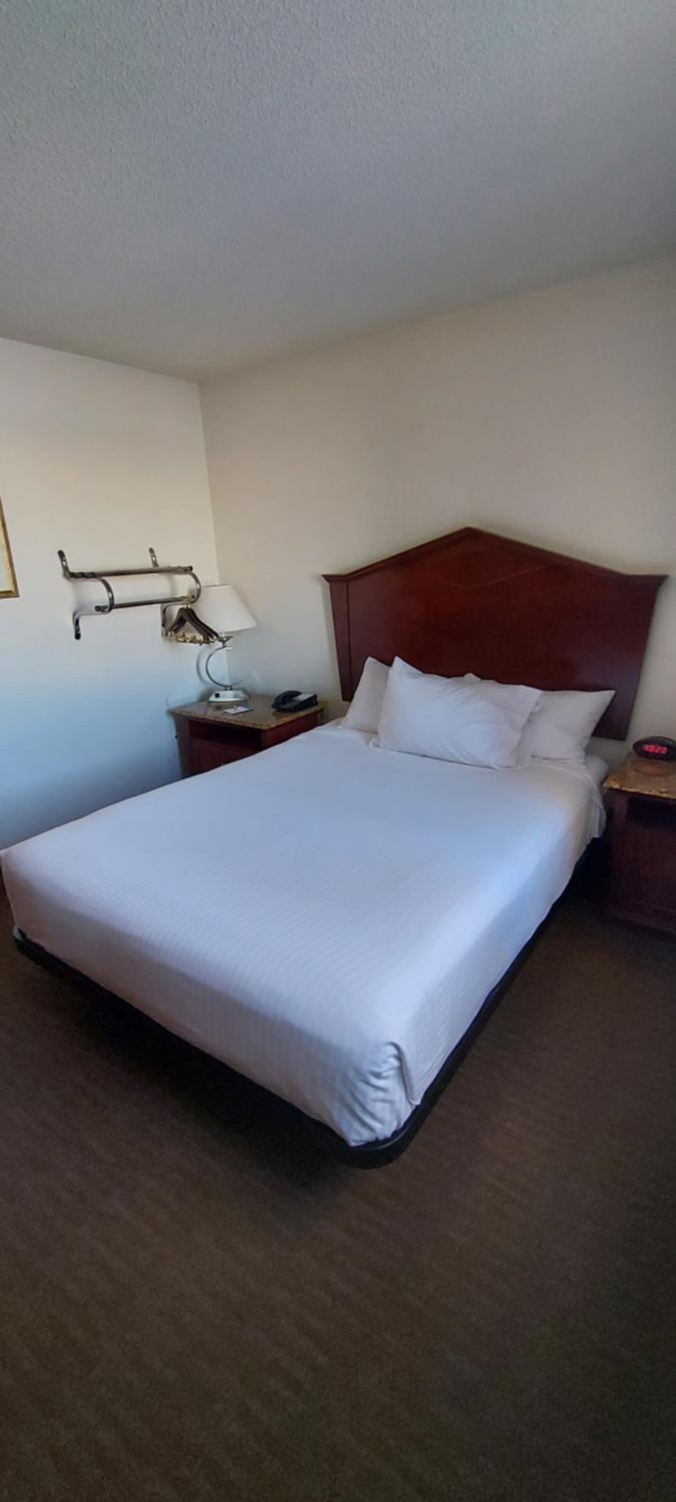 Days Inn by Wyndham Willmar photo 37
