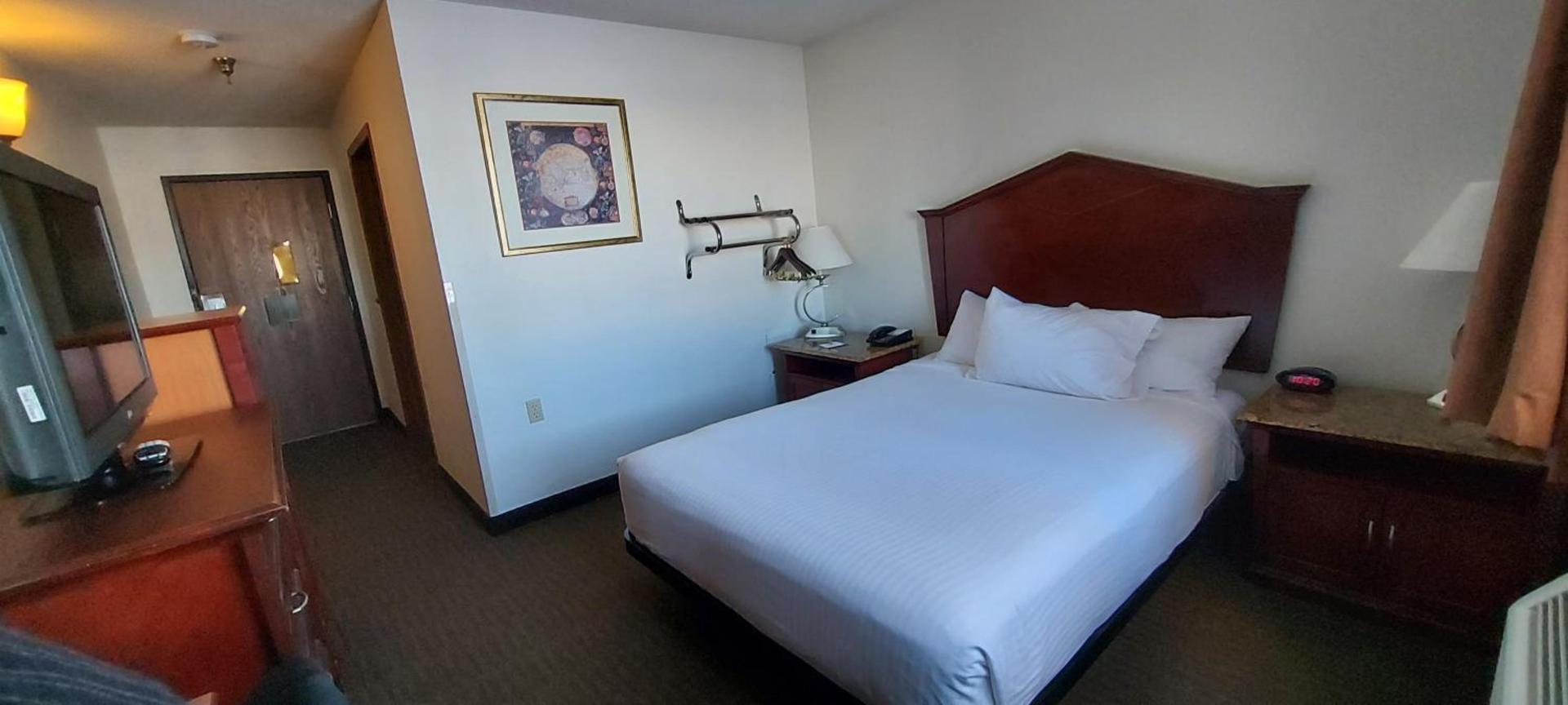Days Inn by Wyndham Willmar photo 20