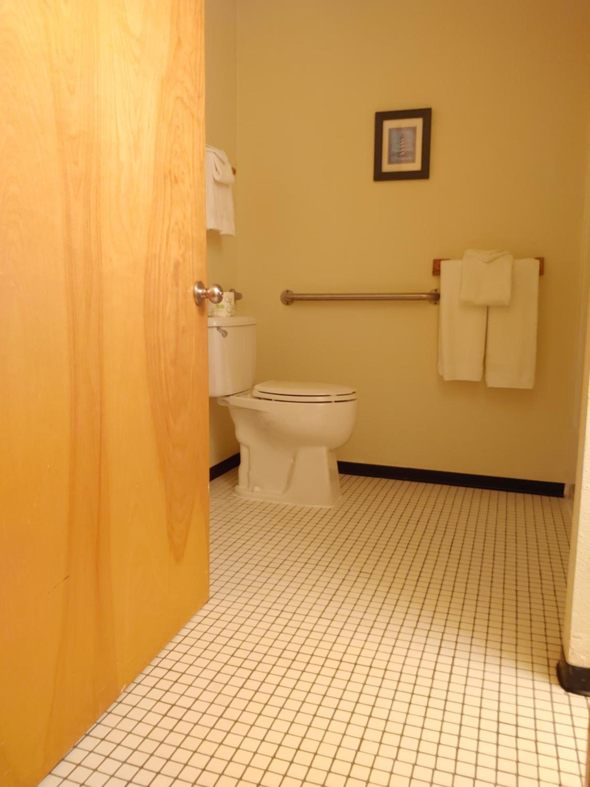 The Dublin House Motel photo 30