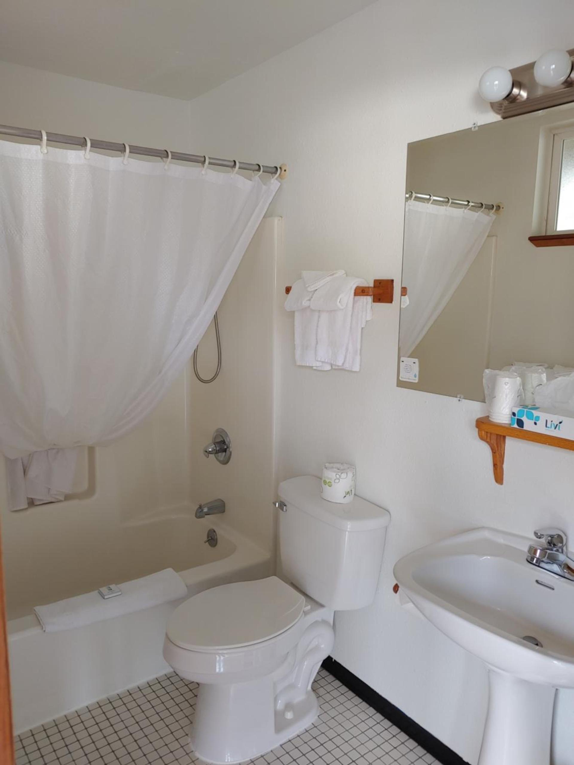 The Dublin House Motel photo 28