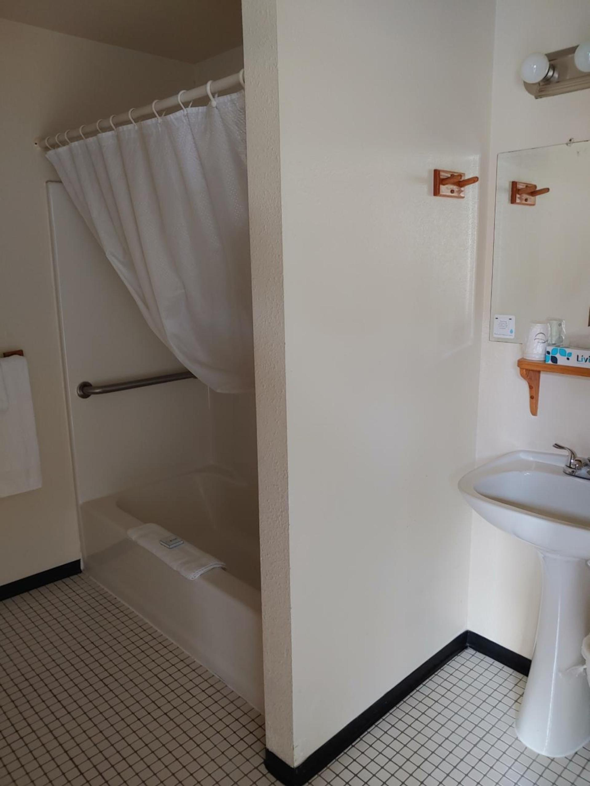 The Dublin House Motel photo 90