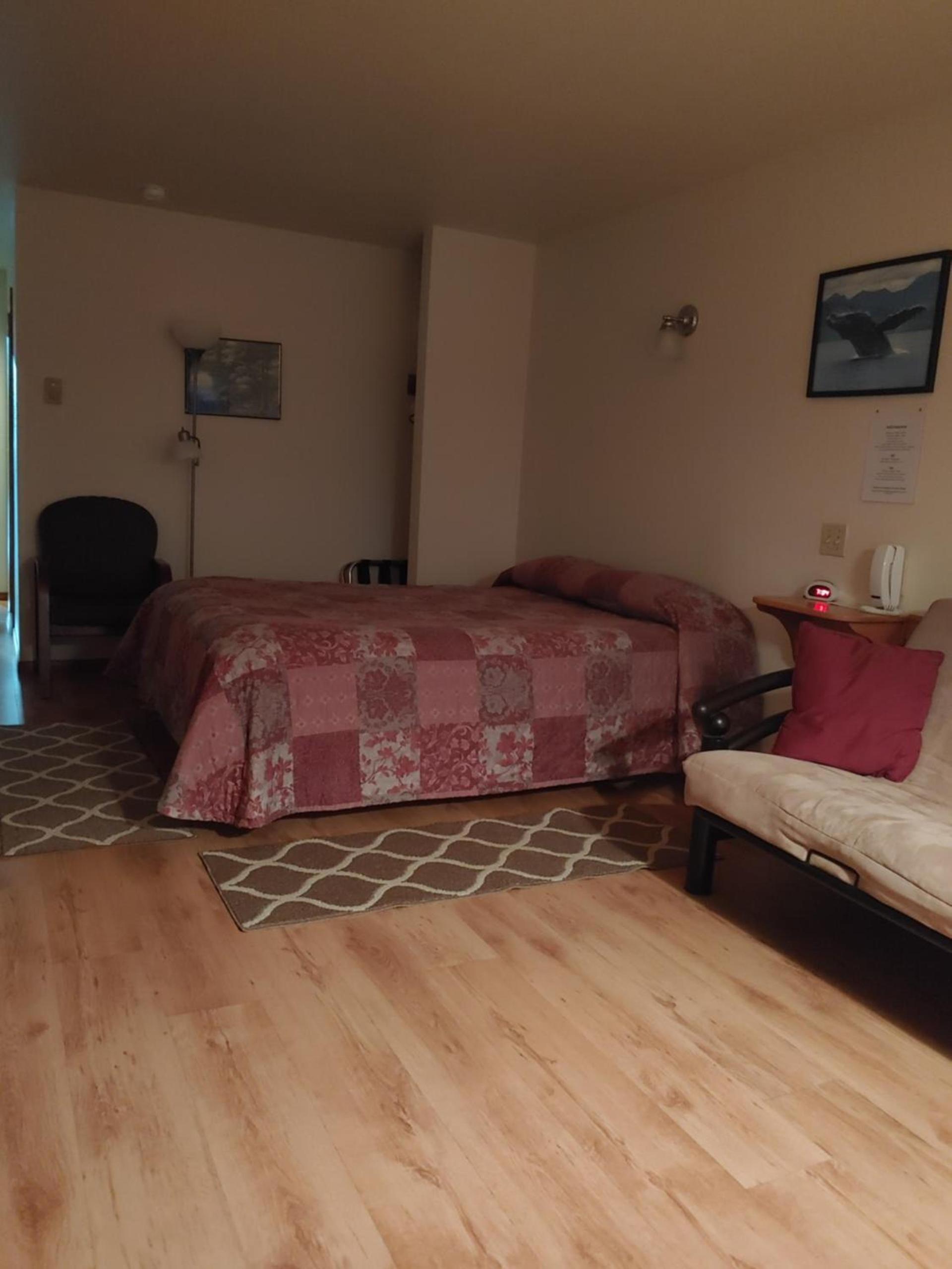 The Dublin House Motel photo 34