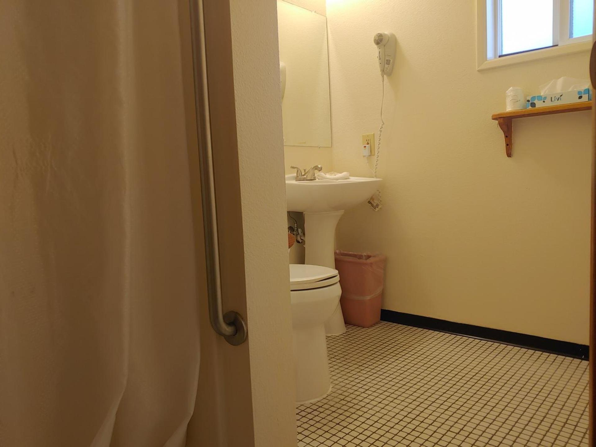The Dublin House Motel photo 86