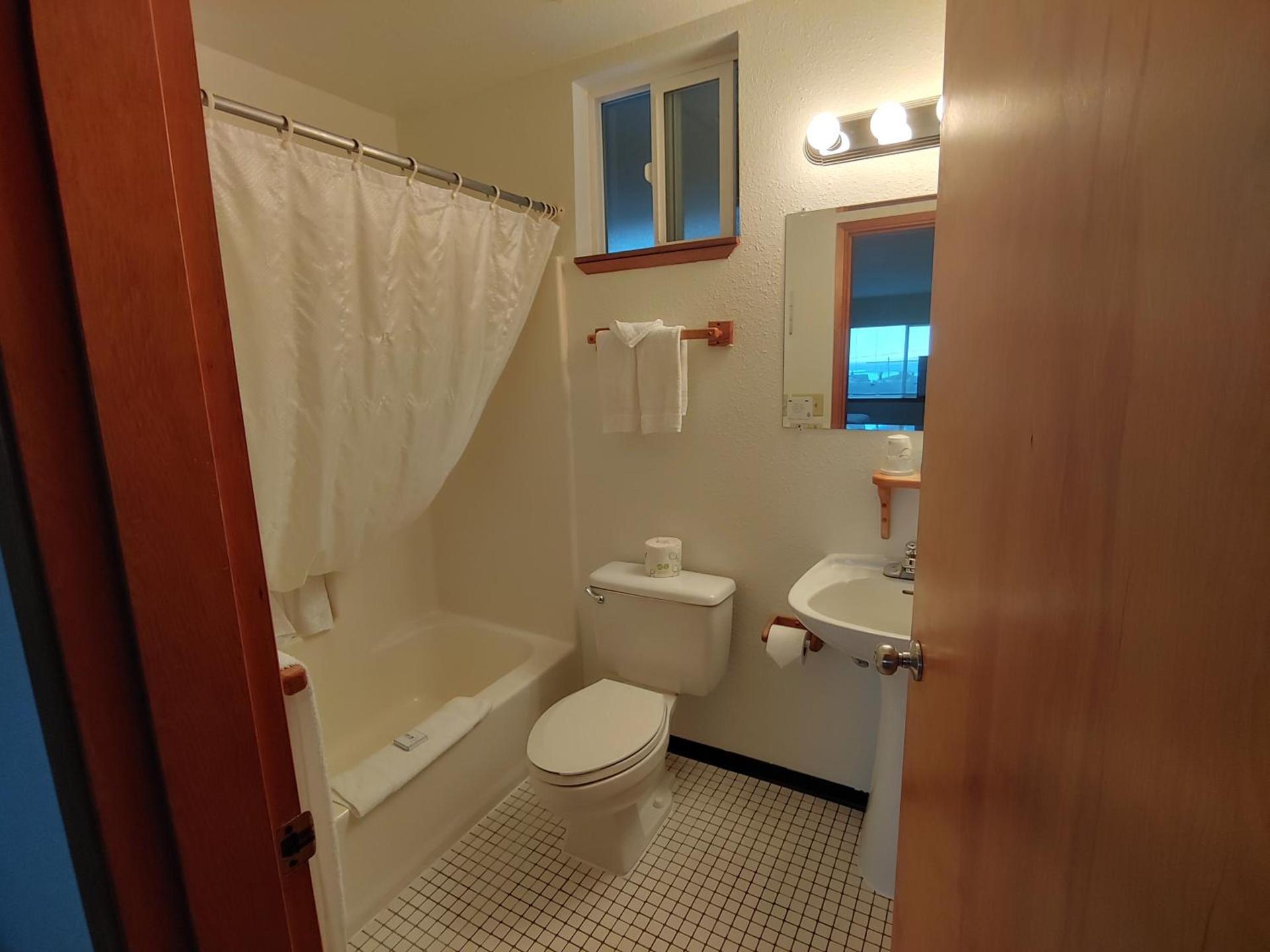The Dublin House Motel photo 25