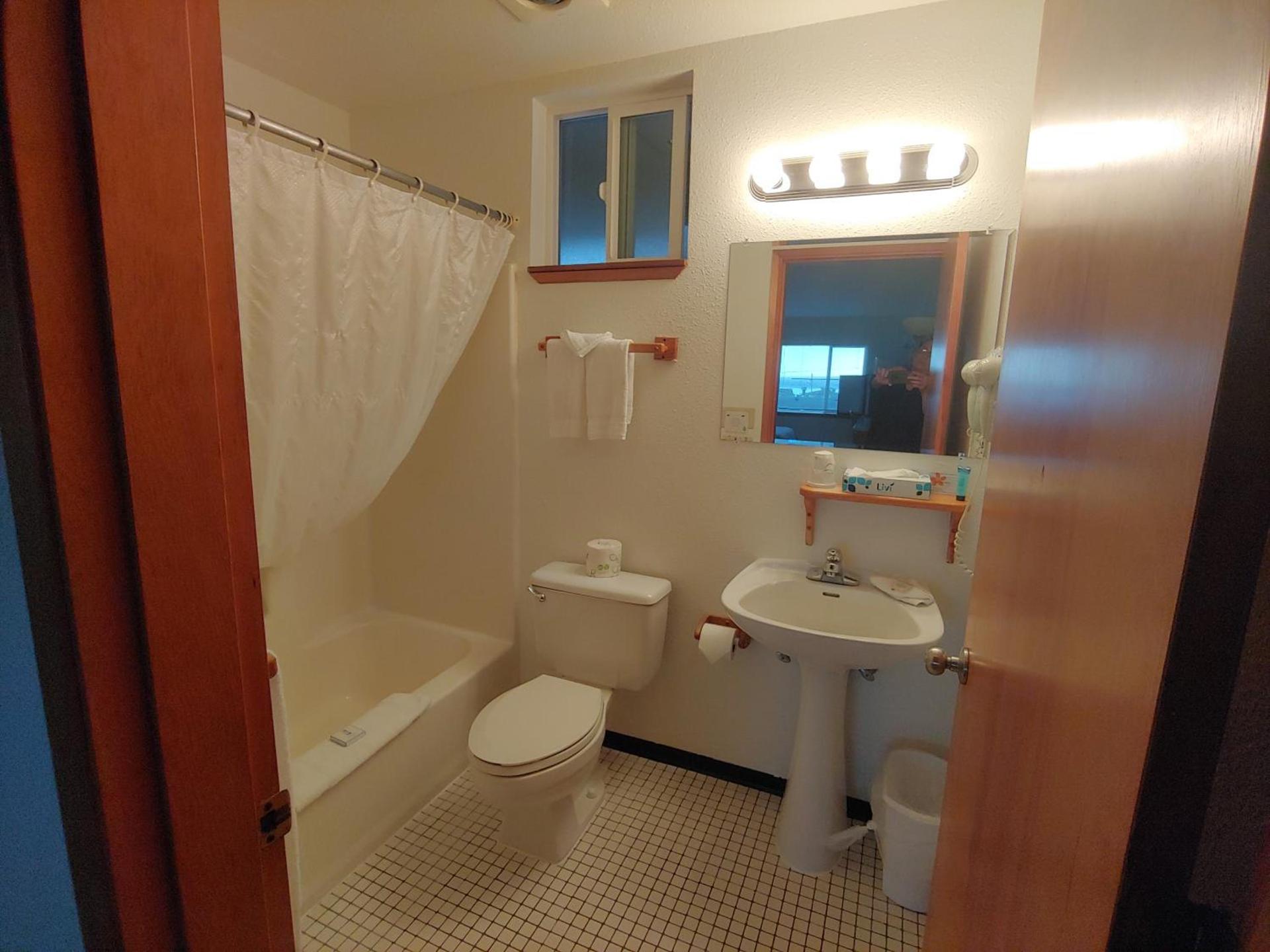 The Dublin House Motel photo 22