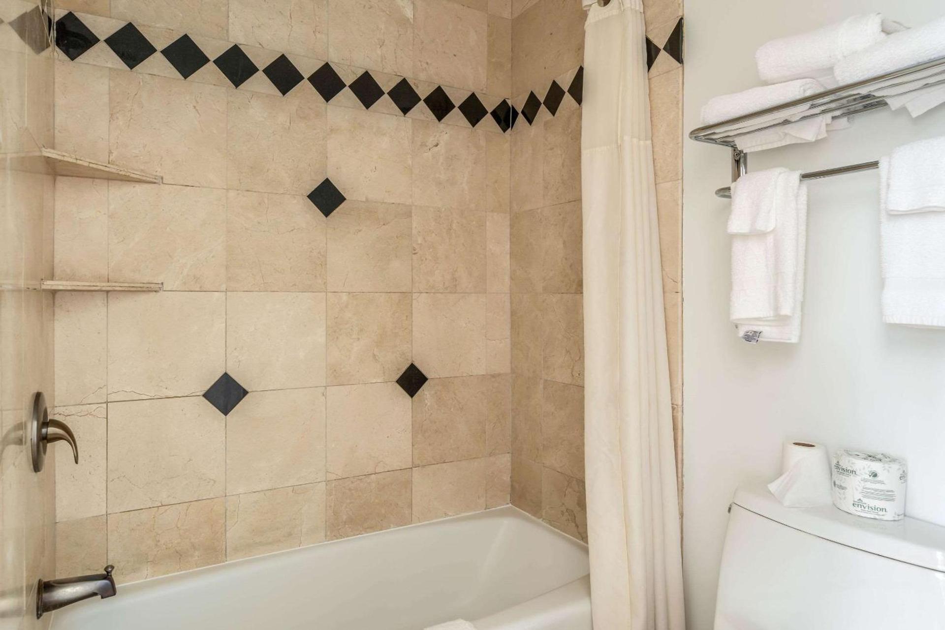Signature Inn Berkeley photo 19