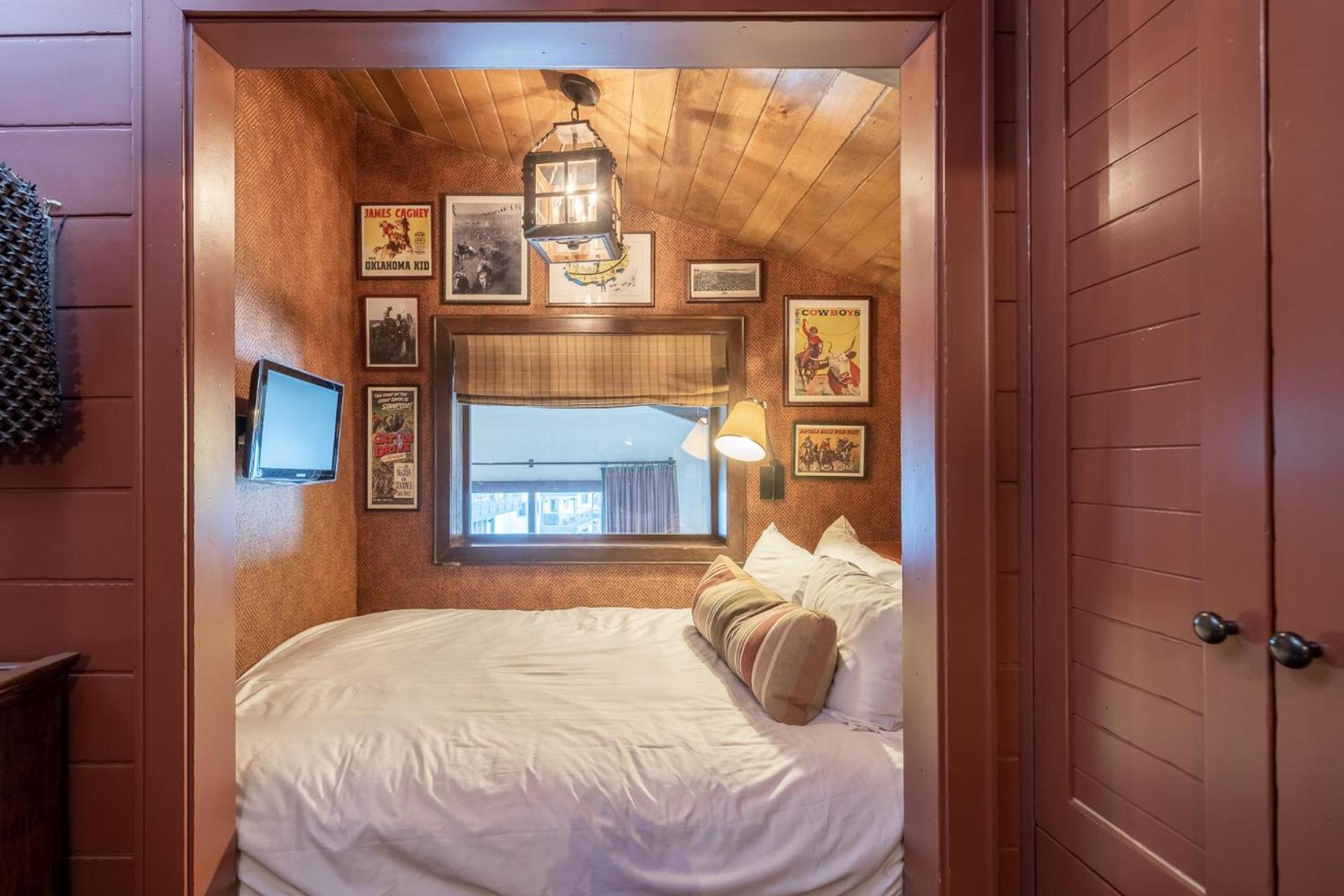 Lodge at Vail Condominiums photo 21