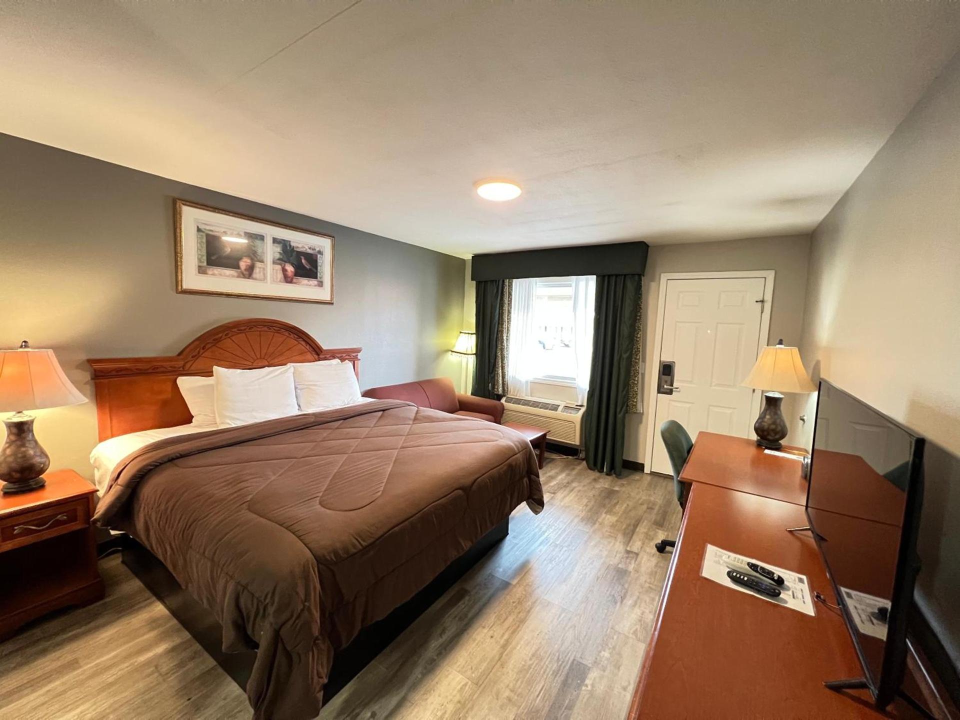 Ozark Inn & Suites photo 51