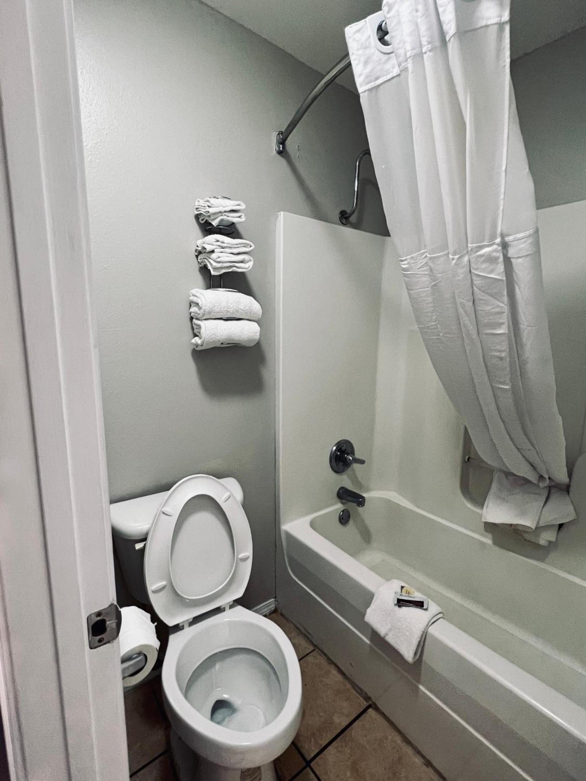 Ozark Inn & Suites photo 19