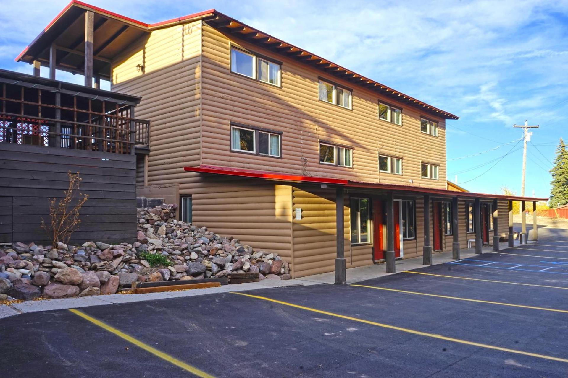 Four Seasons Lodge photo 2