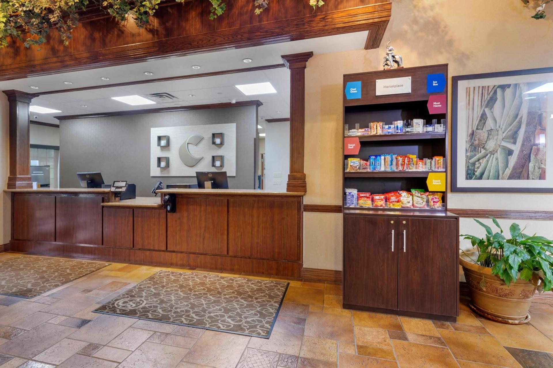 Comfort Suites Marshall photo 22