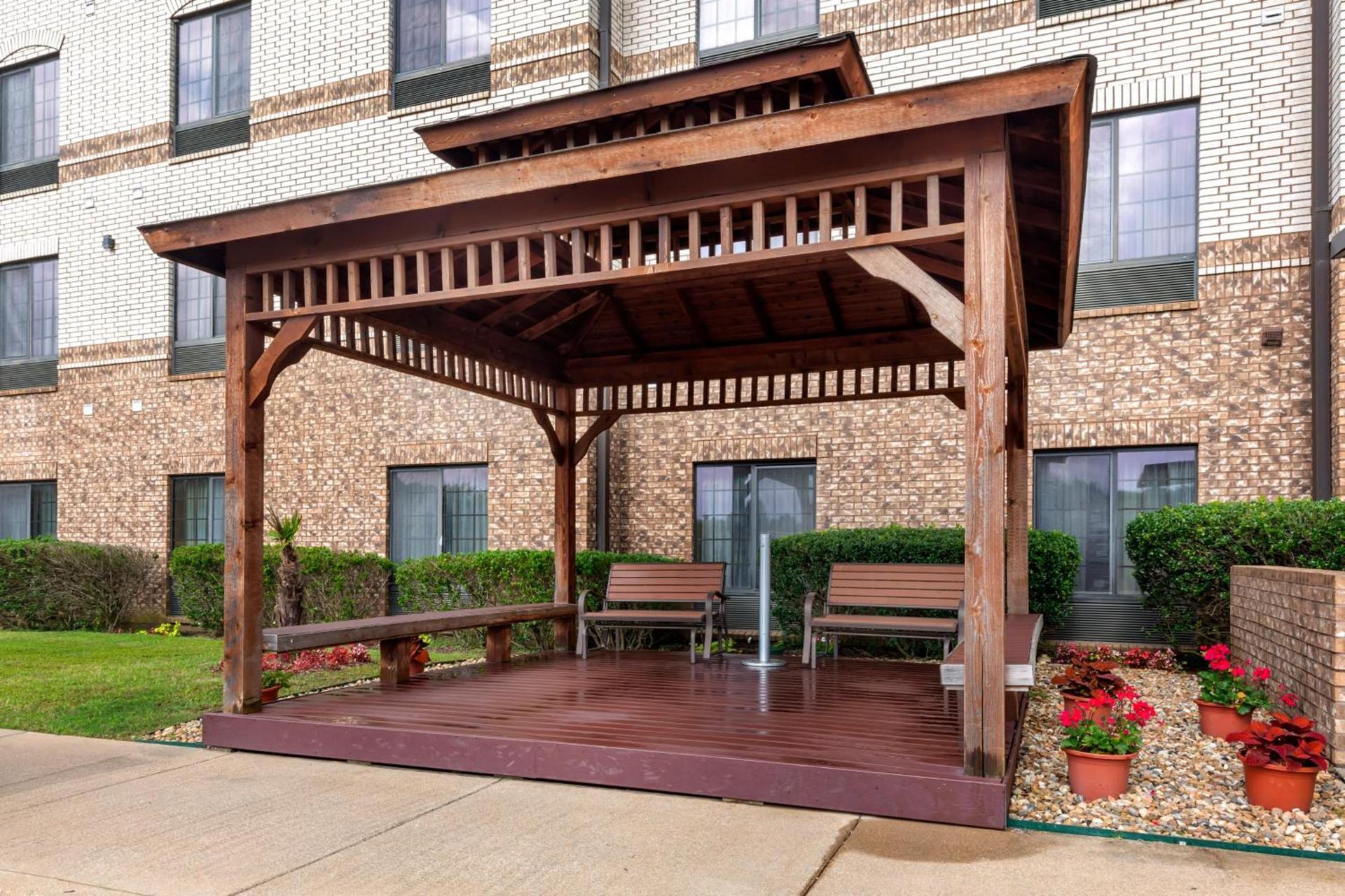 Comfort Suites Marshall photo 24