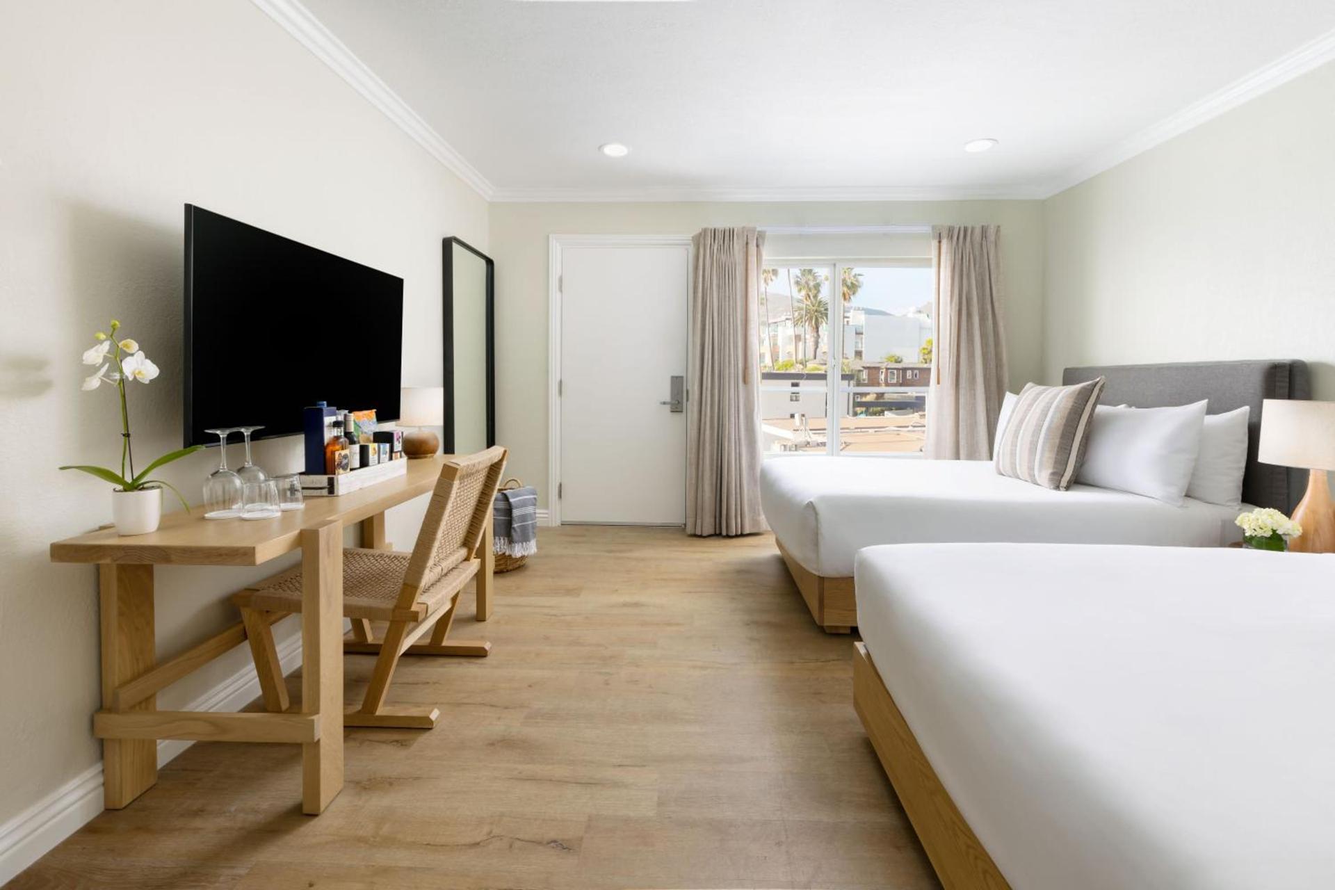 Pacific Edge Hotel photo 20