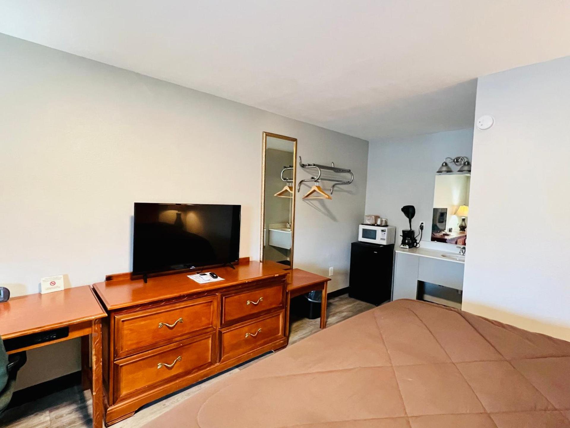 Ozark Inn & Suites photo 45