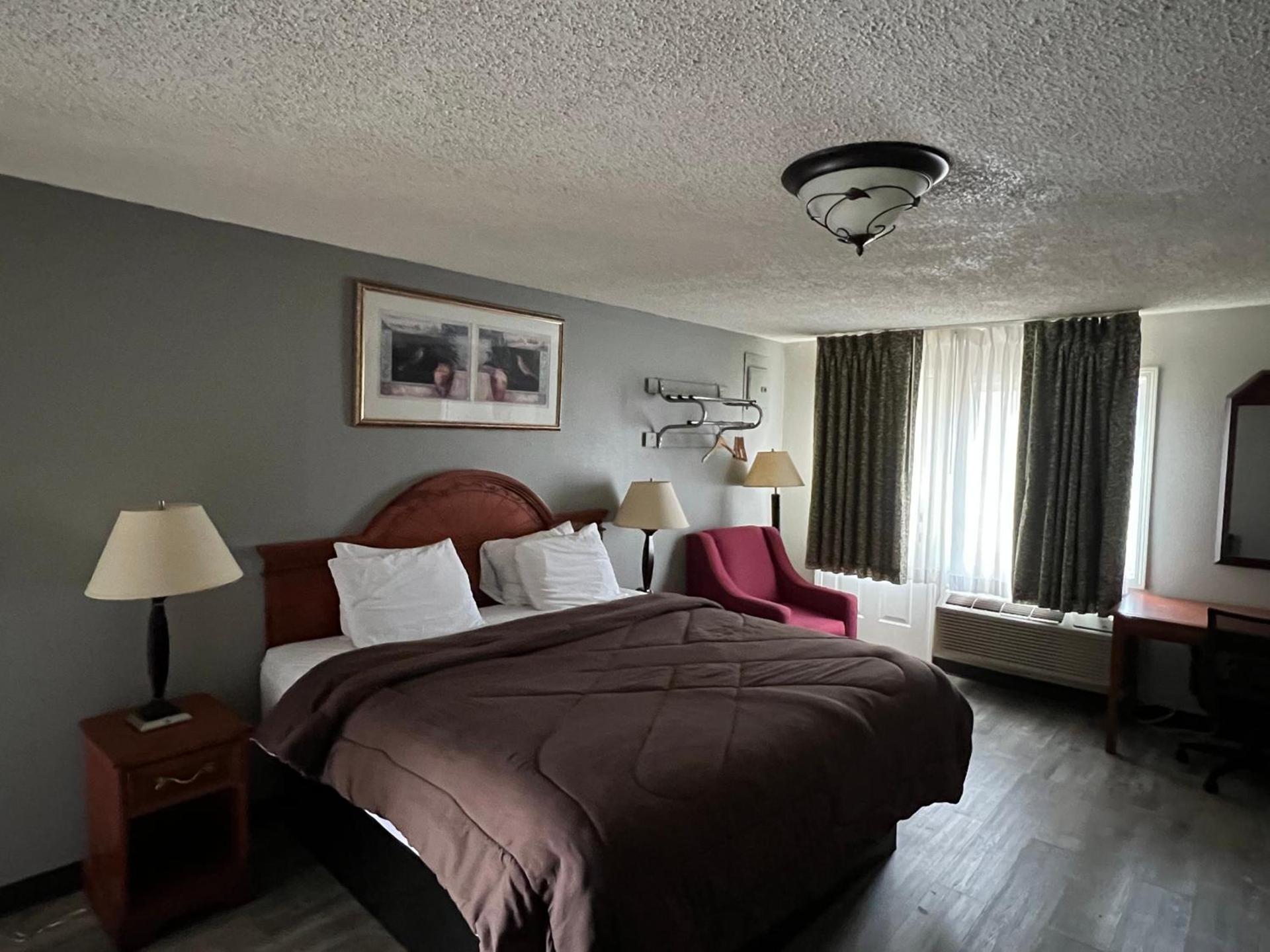 Ozark Inn & Suites photo 43