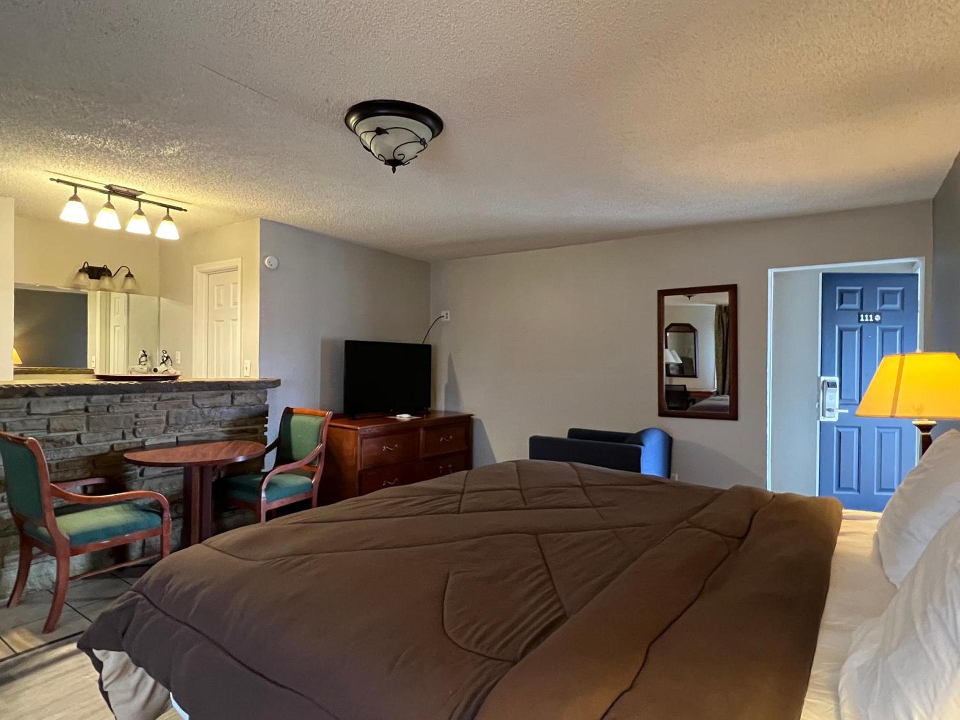 Ozark Inn & Suites photo 55