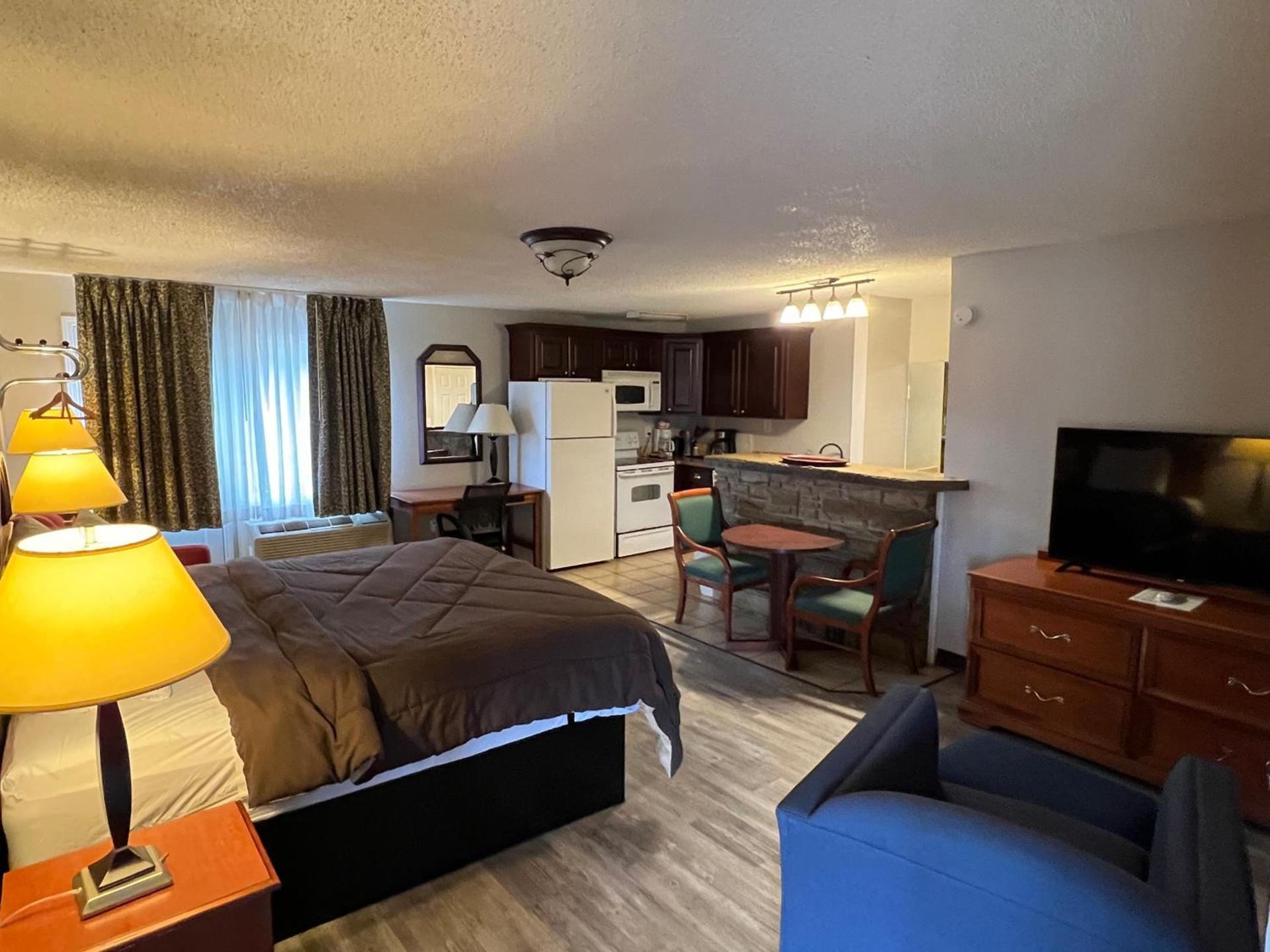Ozark Inn & Suites photo 58