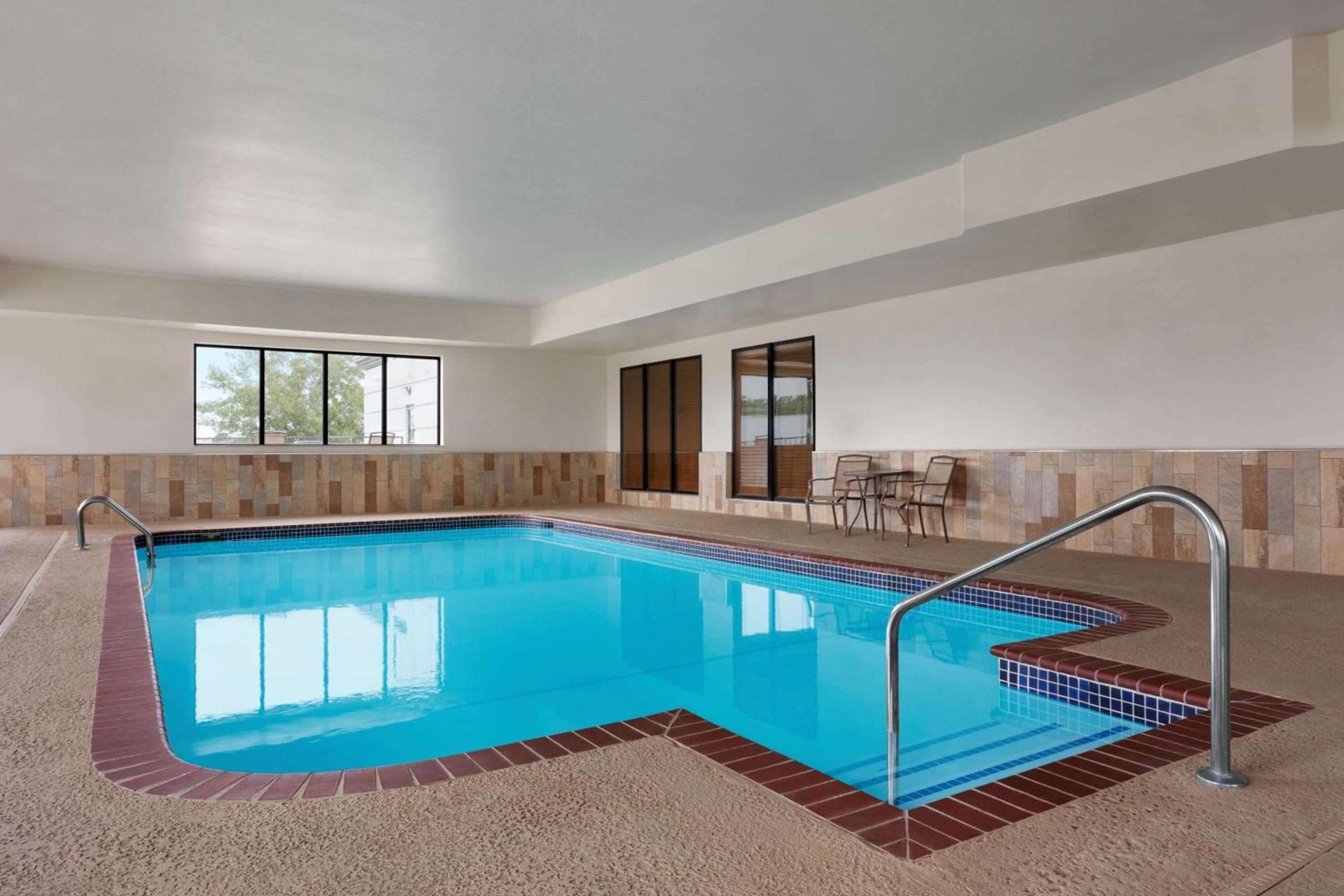 Wingate by Wyndham Bentonville photo 4